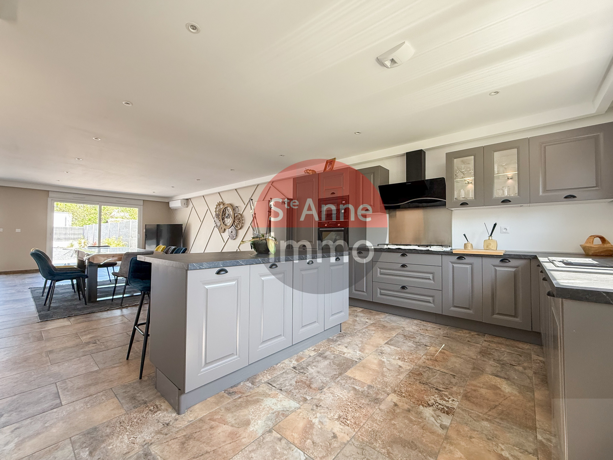 Immo80 – L'immobilier à Amiens et dans la Somme-SAVY – PAVILLON INDIVIDUEL ELEVE SUR SOUS SOL COMPLET – PLAIN PIED – 3 CHAMBRES – GARAGE – ATELIER – TERRASSE