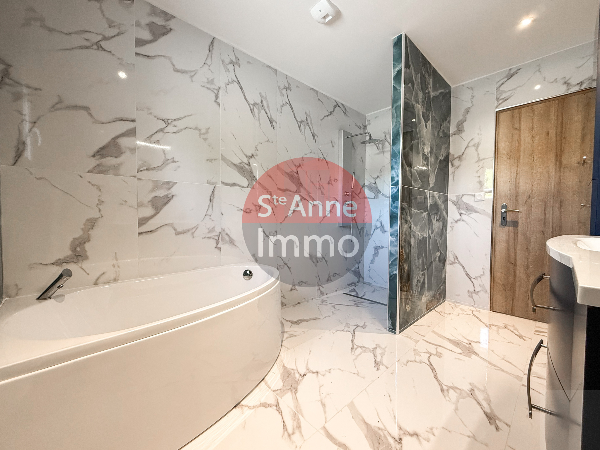 Immo80 – L'immobilier à Amiens et dans la Somme-SAVY – PAVILLON INDIVIDUEL ELEVE SUR SOUS SOL COMPLET – PLAIN PIED – 3 CHAMBRES – GARAGE – ATELIER – TERRASSE