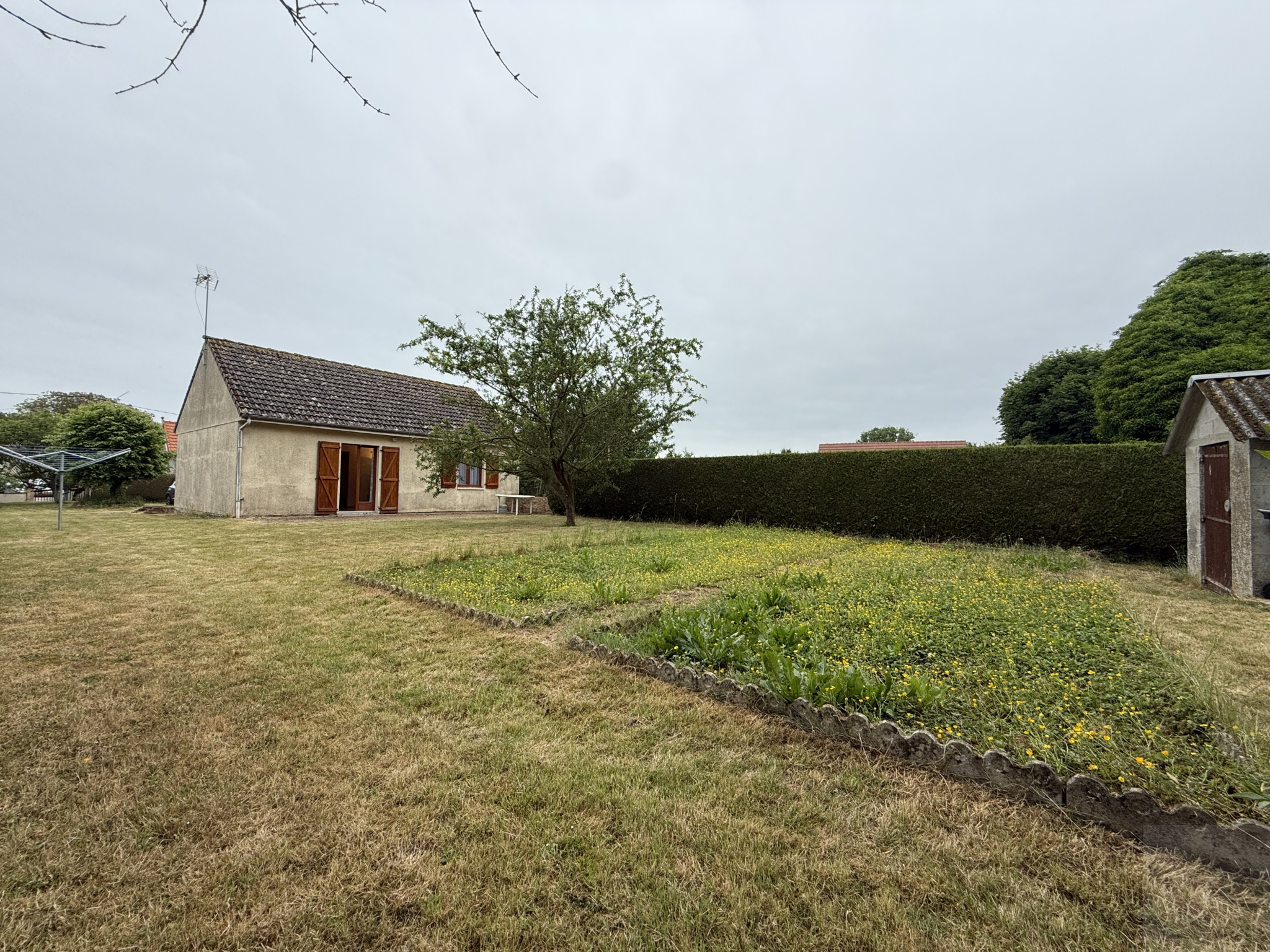 Immo80 – L'immobilier à Amiens et dans la Somme-HANGEST EN SANTERRE – PAVILLON INDIVIDUEL DE PLAIN PIED – 2 CHAMBRES – JARDIN – STATIONNEMENT PRIVATIF