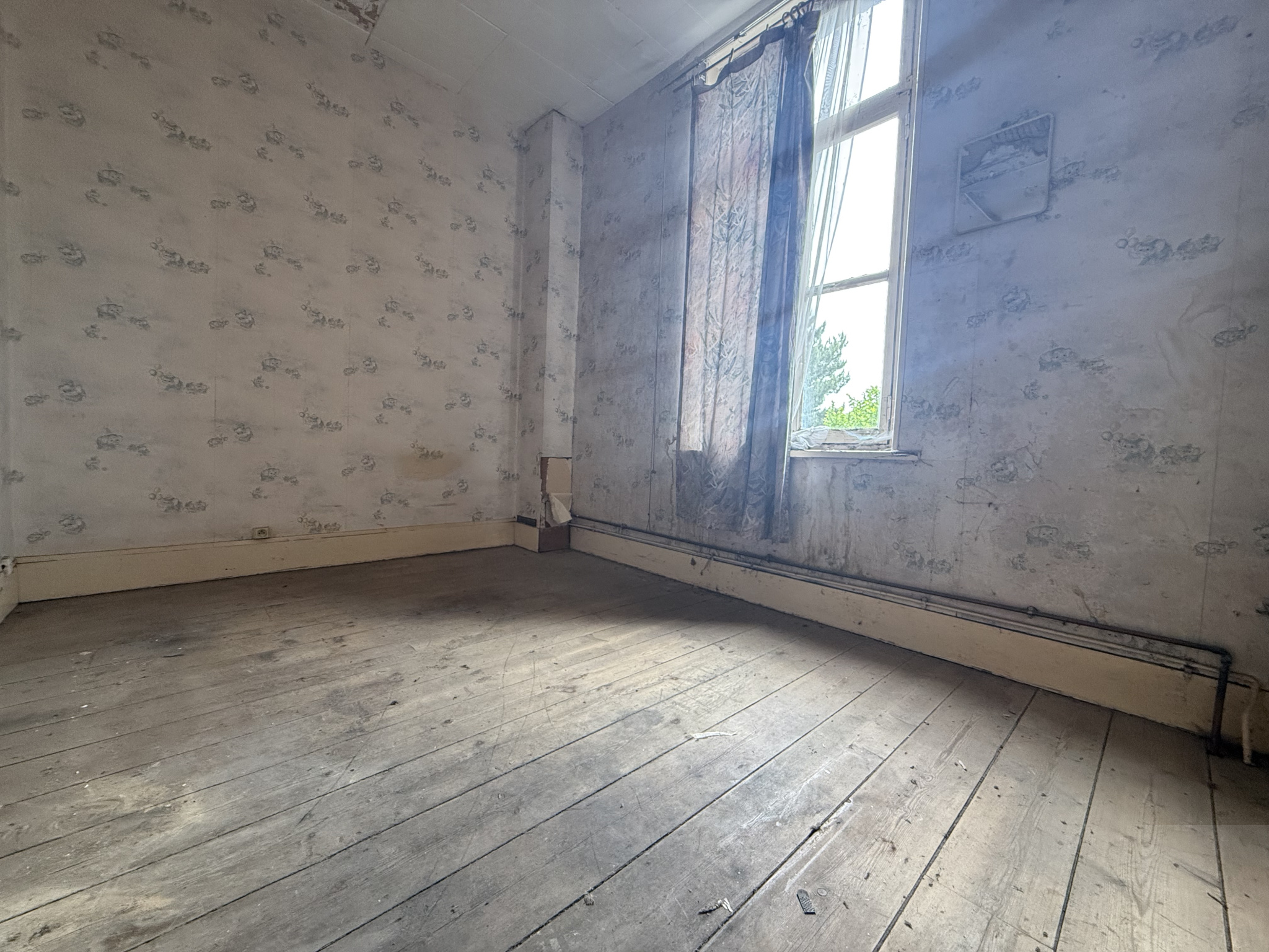 Immo80 – L'immobilier à Amiens et dans la Somme-AMIENS – QUARTIER SAINT ACHEUL – AMIÉNOISE T3 – COUR – RÉNOVATION COMPLETE A PRÉVOIR