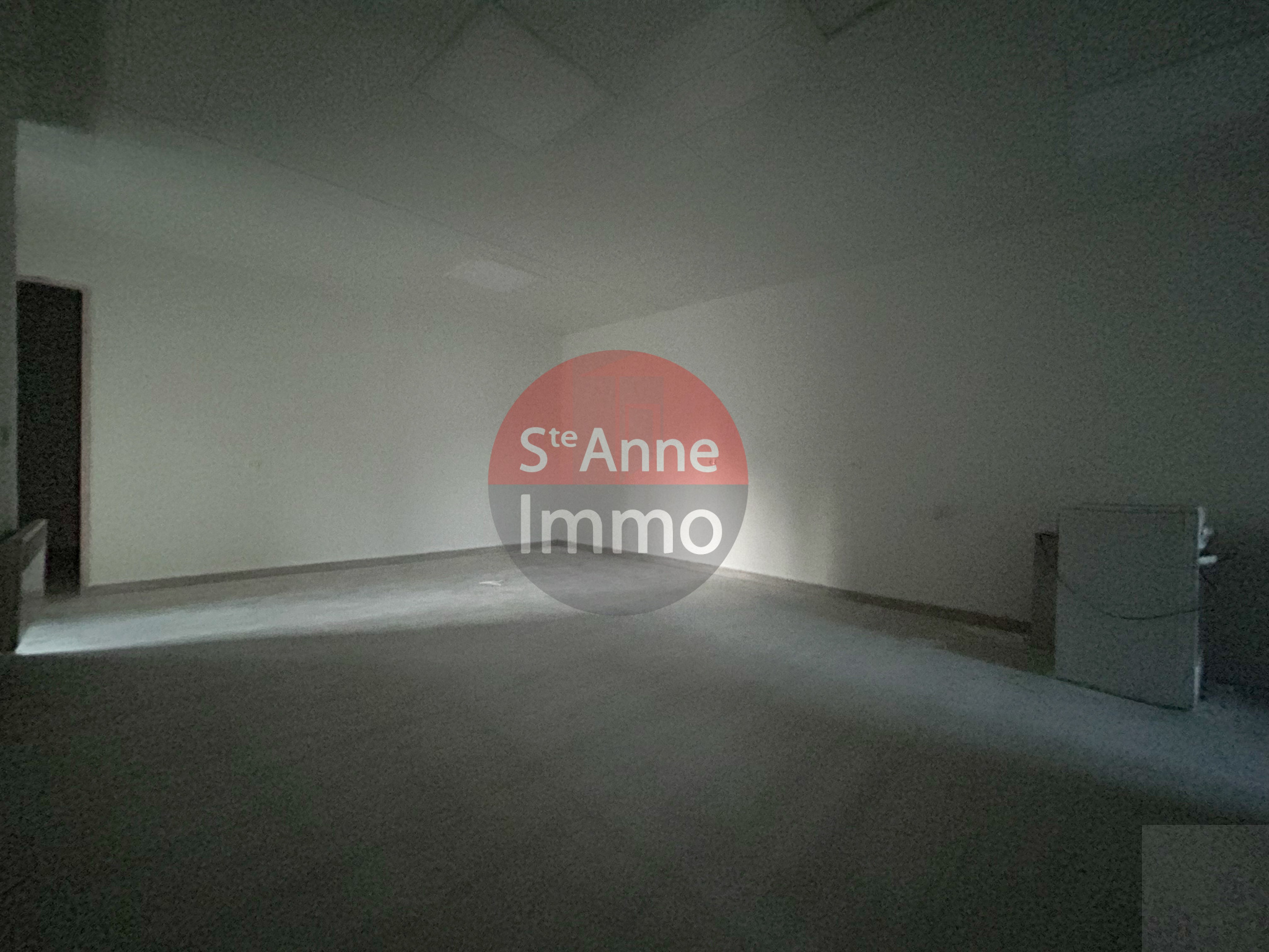 Immo80 – L'immobilier à Amiens et dans la Somme-ROYE – MAISON SEMI-MITOYENNE AVEC AUTONOMIE DE PLAIN PIED – 4 CHAMBRES