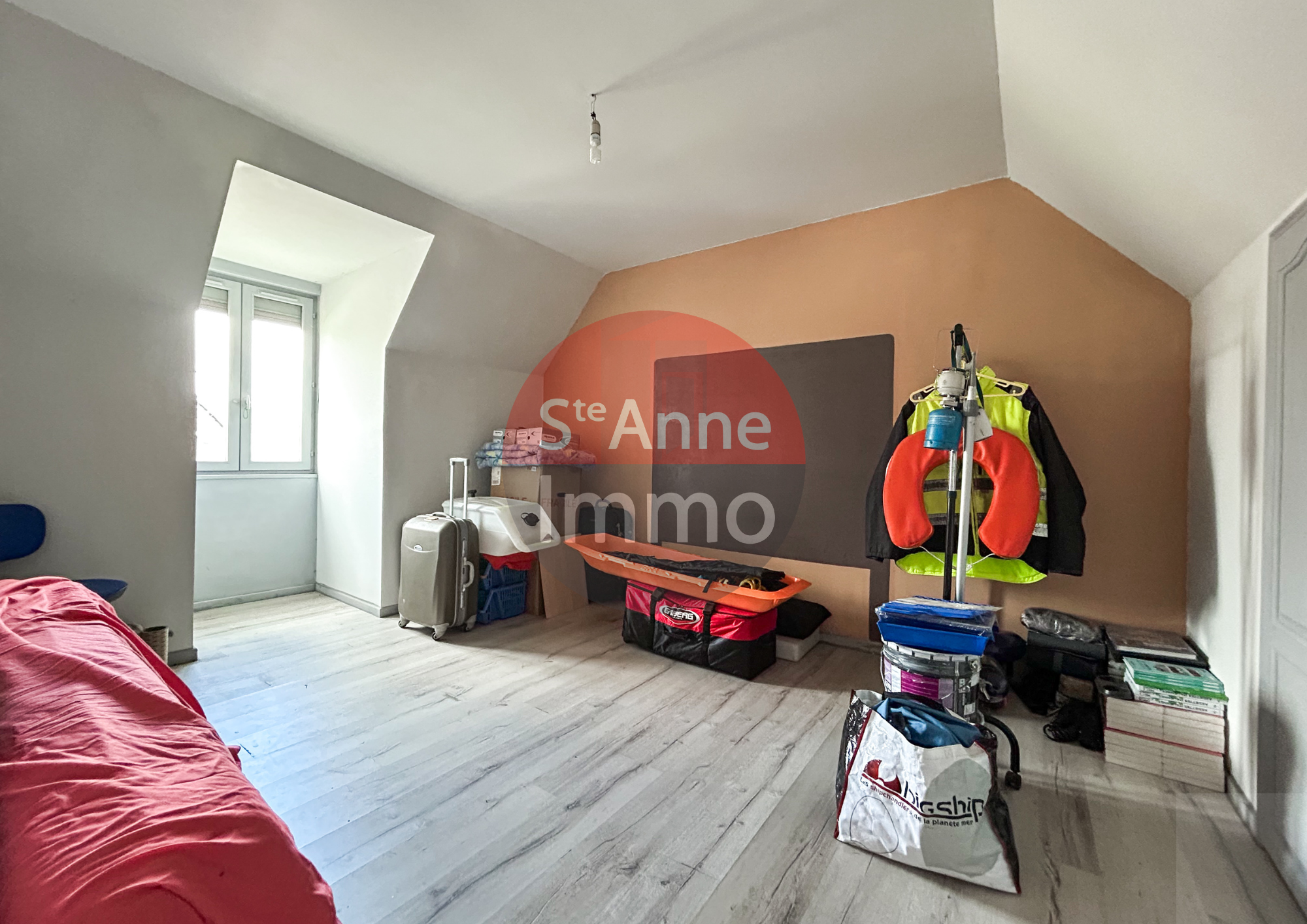 Immo80 – L'immobilier à Amiens et dans la Somme-BEAUFORT-EN-SANTERRE – PAVILLON INDIVIDUEL AVEC AUTONOMIE DE PLAIN PIED – 4 CHAMBRES – GARAGE – COUR – JARDIN