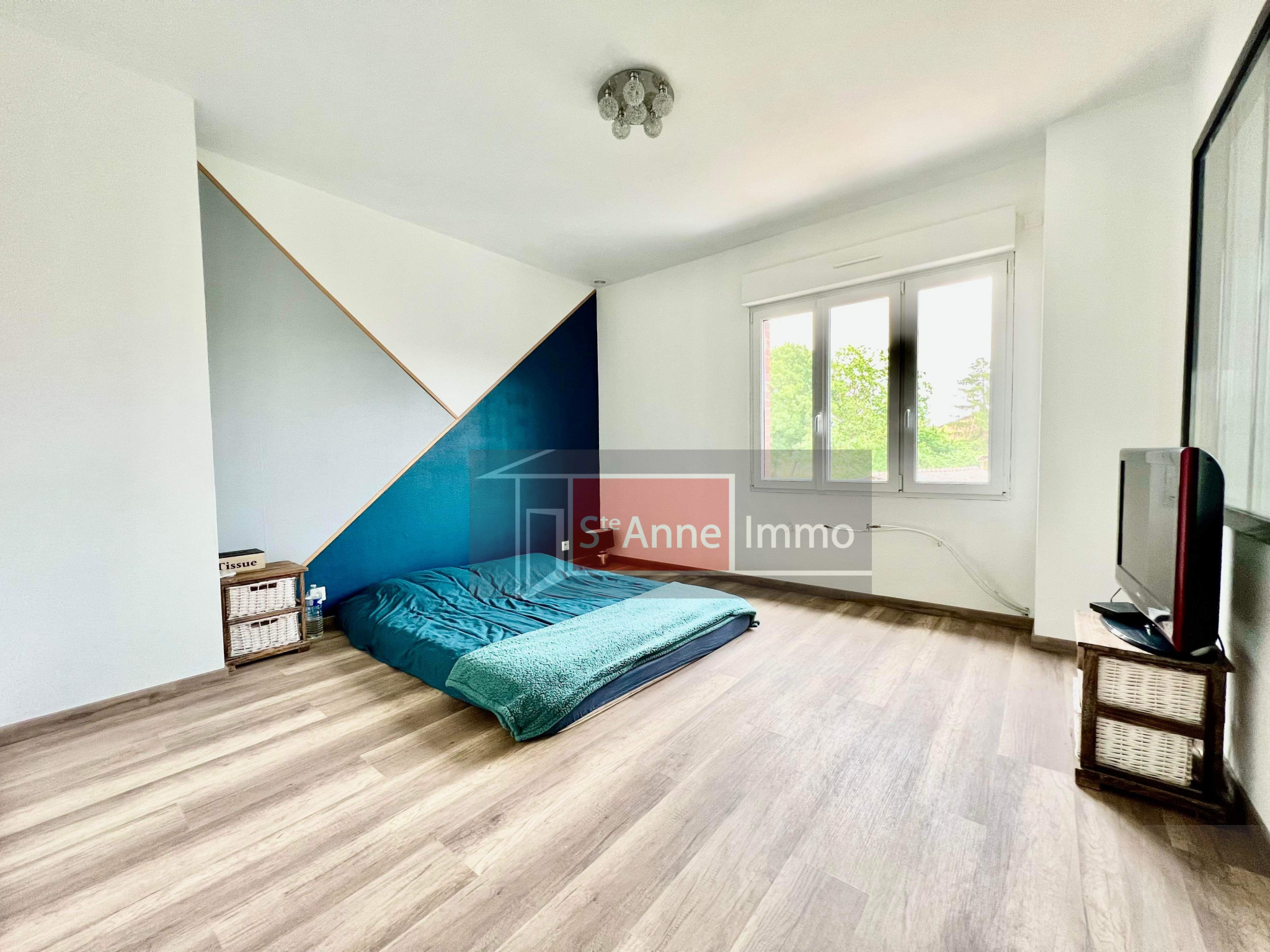 Immo80 – L'immobilier à Amiens et dans la Somme-BACOUEL – PAVILLON INDIVIDUEL AVEC ETAGES – 4 CHAMBRES – JARDIN – DEPENDANCES – QUADRUPLE GARAGES