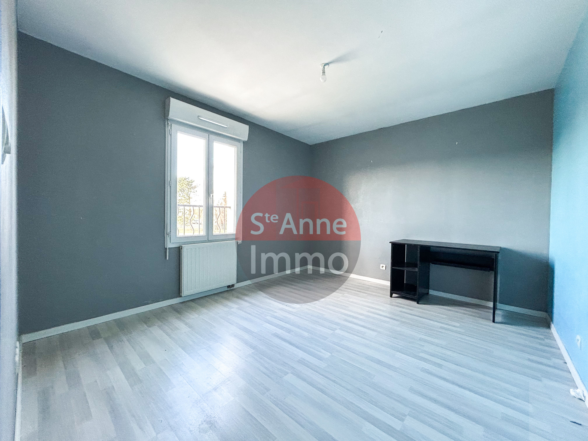 Immo80 – L'immobilier à Amiens et dans la Somme-ROSIERES-EN-SANTERRE – MAISON AVEC AUTONOMIE DE PLAIN PIED – 11 CHAMBRES – PISCINE COUVERTE – GARAGES – JARDIN