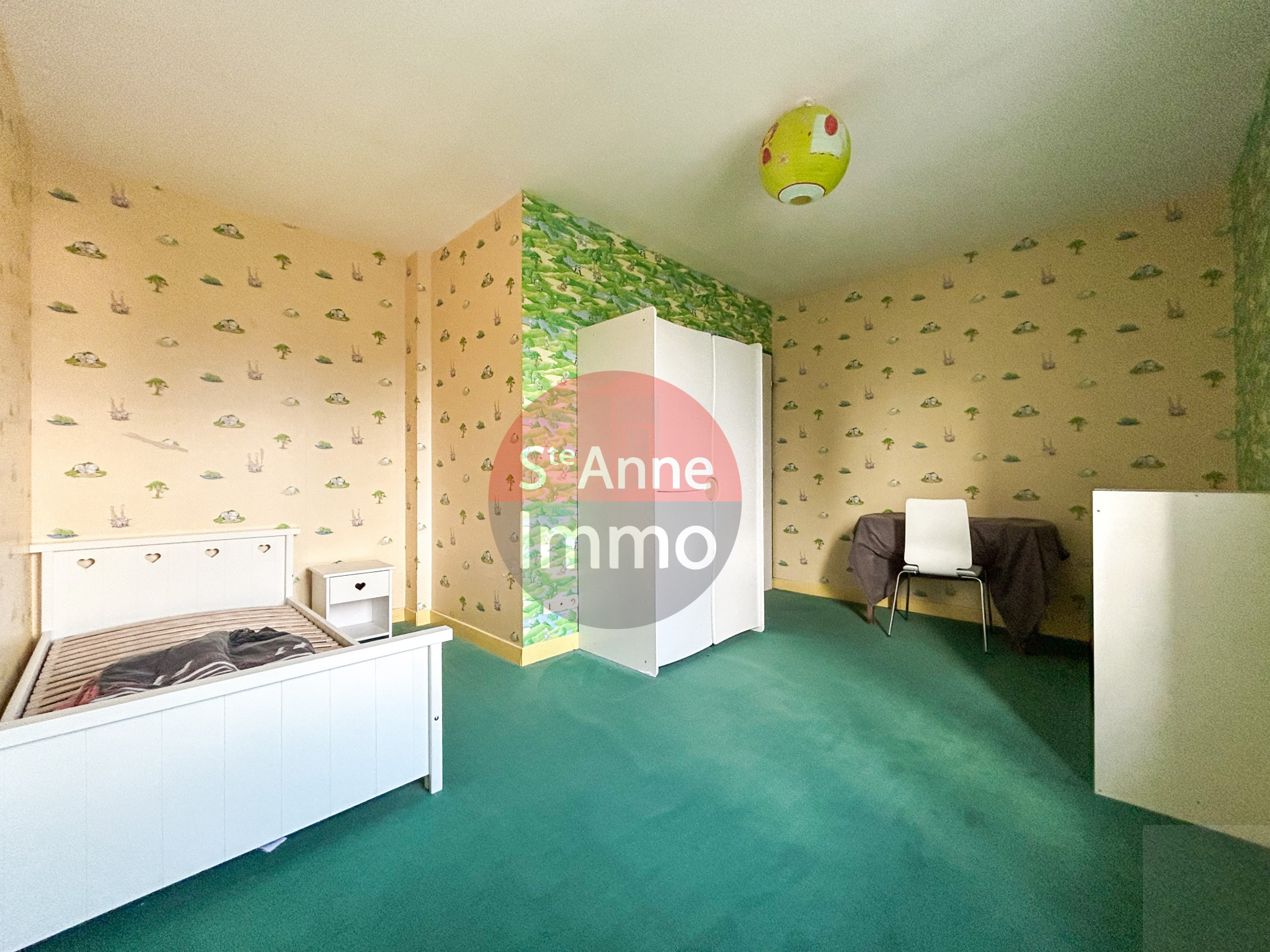 Immo80 – L'immobilier à Amiens et dans la Somme-ROSIERES-EN-SANTERRE – MAISON AVEC AUTONOMIE DE PLAIN PIED – 11 CHAMBRES – PISCINE COUVERTE – GARAGES – JARDIN