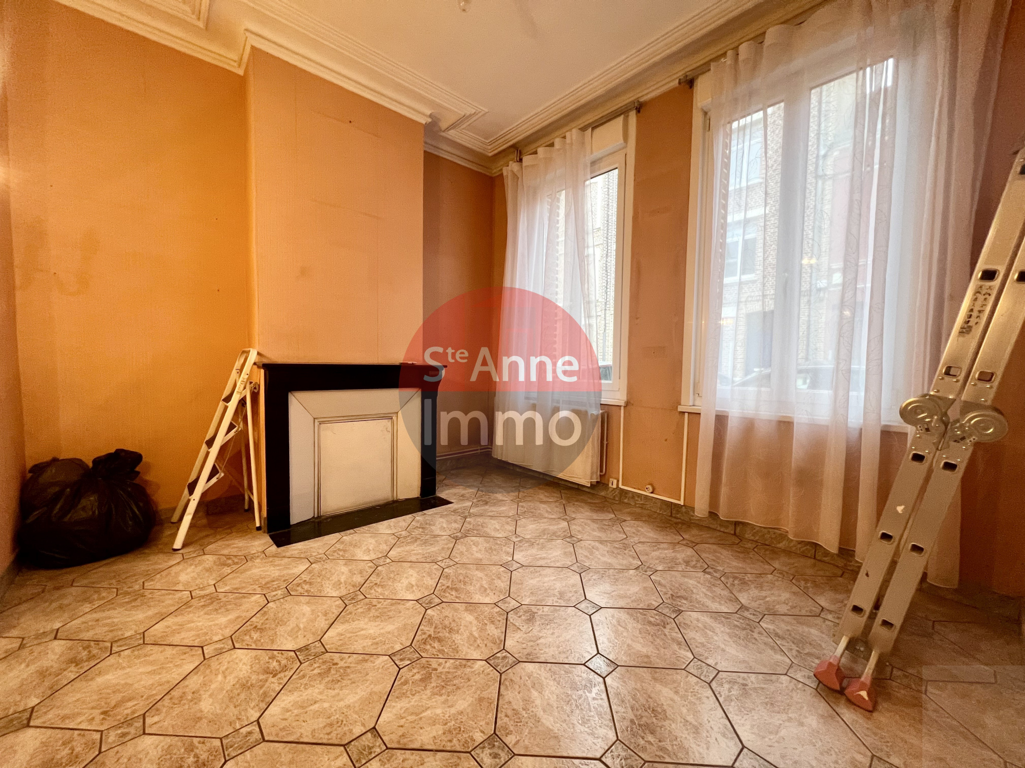 Immo80 – L'immobilier à Amiens et dans la Somme-AMIENS – QUARTIER SAINT ROCH – 2 CHAMBRES + POSSIBILITES DE 2 CHAMBRES – TERRASSE – JARDIN – DEPENDANCE