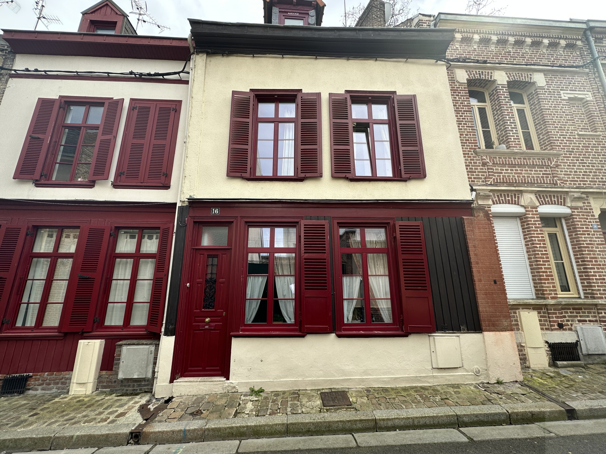 Immo80 – L'immobilier à Amiens et dans la Somme-Amiens centre ville / Cathédrale Amienoise de 70m2 avec terrasse suspendue – parking possible