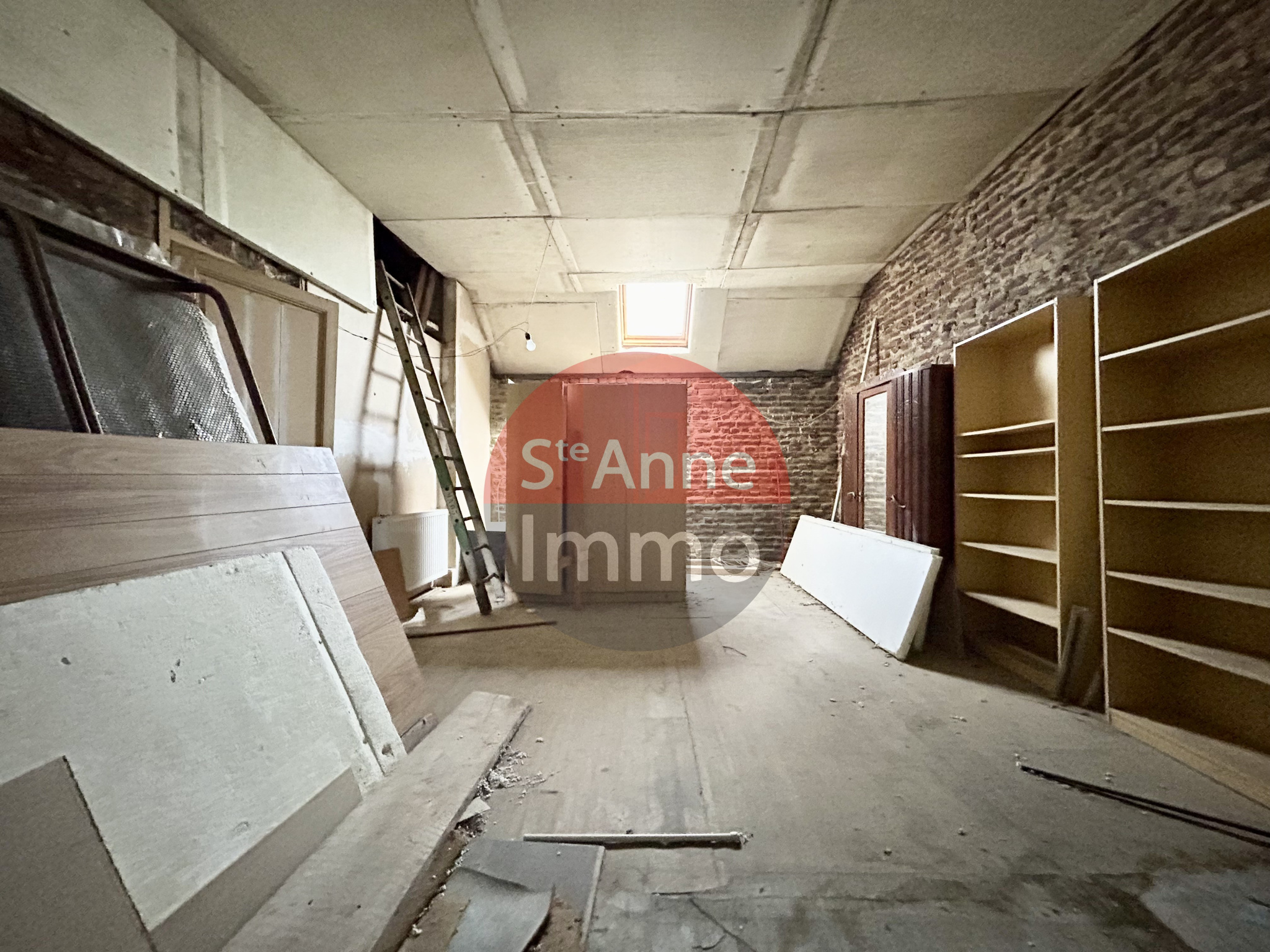 Immo80 – L'immobilier à Amiens et dans la Somme-NESLE – 120m2 – MAISON SEMI-MITOYENNE – 3 CHAMBRES – 1 BUREAU – SOUS SOL COMPLET – GARAGE – COUR – JARDIN – T