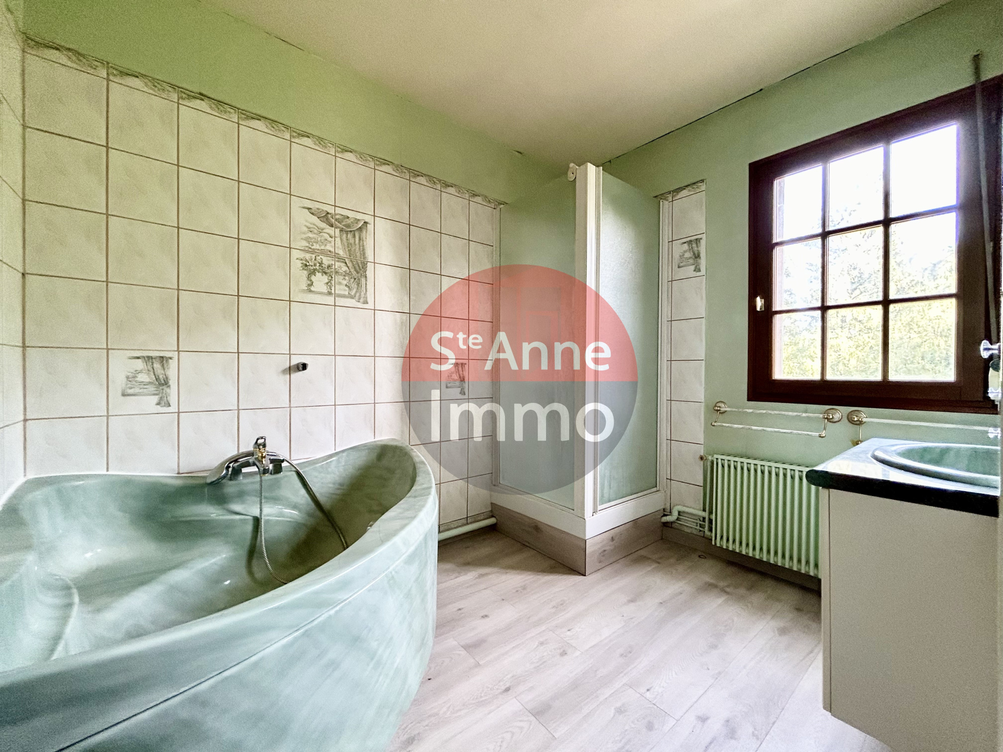 Immo80 – L'immobilier à Amiens et dans la Somme-NESLE – 120m2 – MAISON SEMI-MITOYENNE – 3 CHAMBRES – 1 BUREAU – SOUS SOL COMPLET – GARAGE – COUR – JARDIN – T