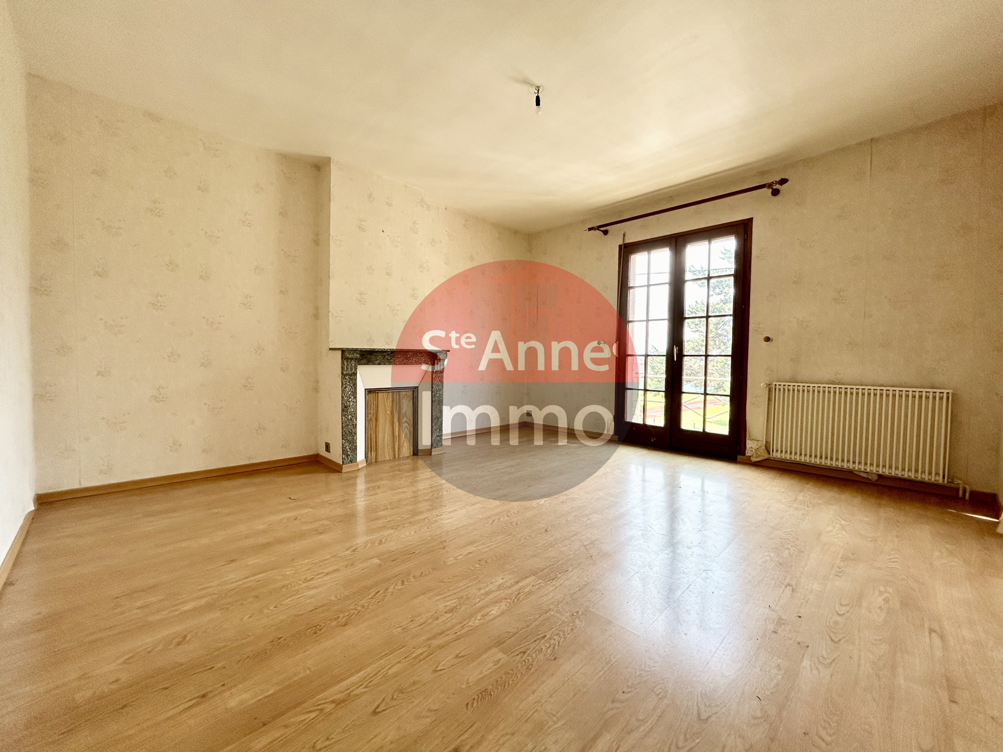 Immo80 – L'immobilier à Amiens et dans la Somme-NESLE – 120m2 – MAISON SEMI-MITOYENNE – 3 CHAMBRES – 1 BUREAU – SOUS SOL COMPLET – GARAGE – COUR – JARDIN – T