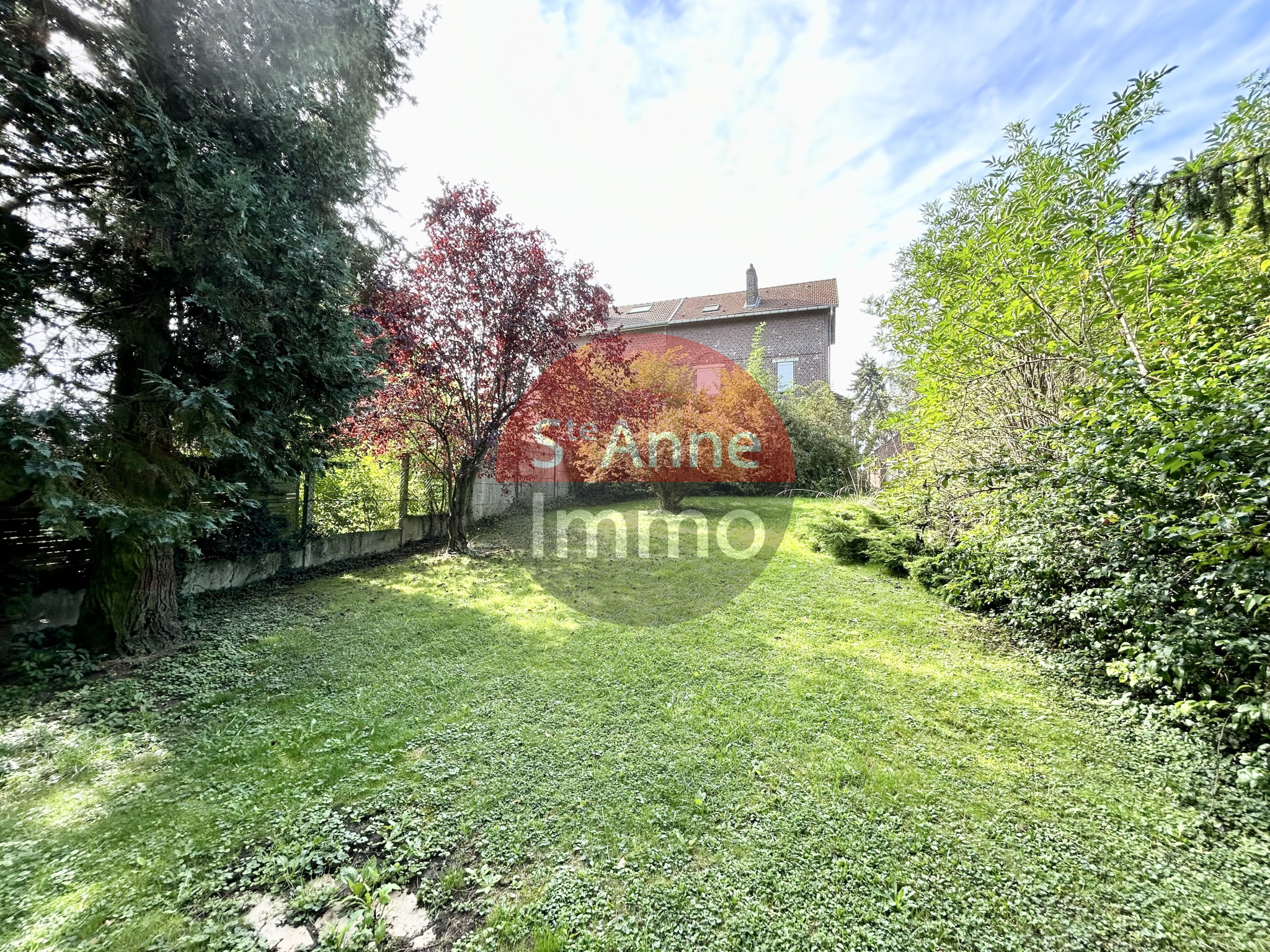 Immo80 – L'immobilier à Amiens et dans la Somme-NESLE – 120m2 – MAISON SEMI-MITOYENNE – 3 CHAMBRES – 1 BUREAU – SOUS SOL COMPLET – GARAGE – COUR – JARDIN – T