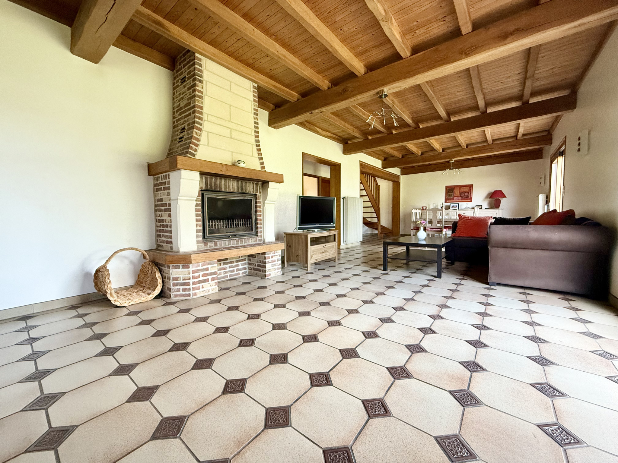 Immo80 – L'immobilier à Amiens et dans la Somme-BUIGNY SAINT MACLOU – PAVILLON INDIVIDUEL – 6 CHAMBRES – JARDIN – GARAGE