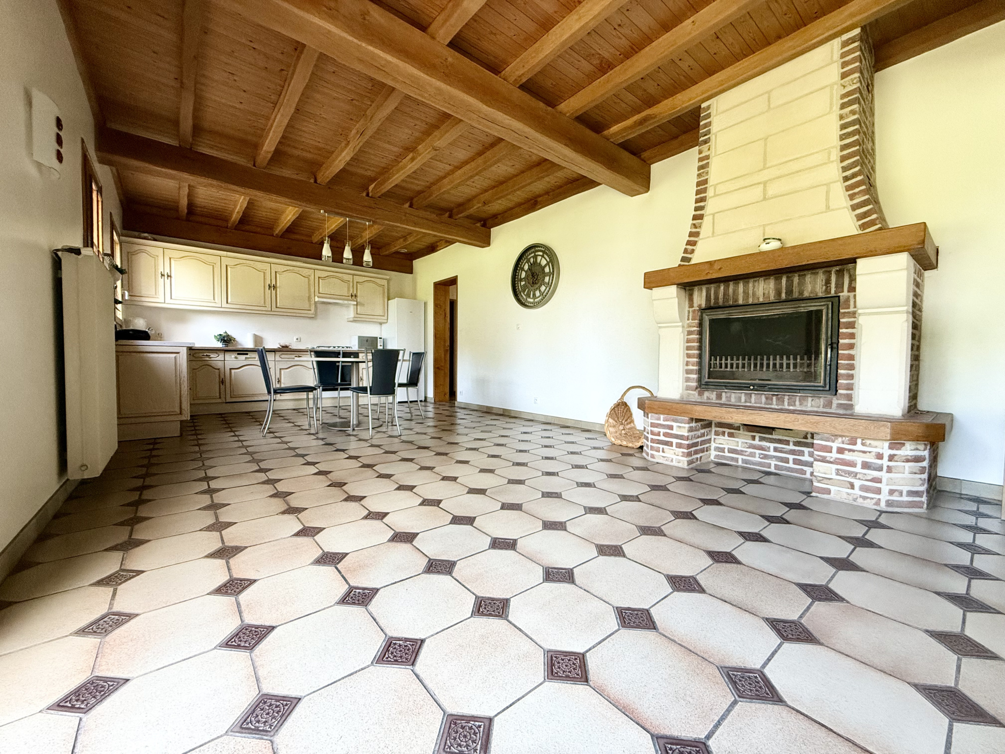 Immo80 – L'immobilier à Amiens et dans la Somme-BUIGNY SAINT MACLOU – PAVILLON INDIVIDUEL – 6 CHAMBRES – JARDIN – GARAGE
