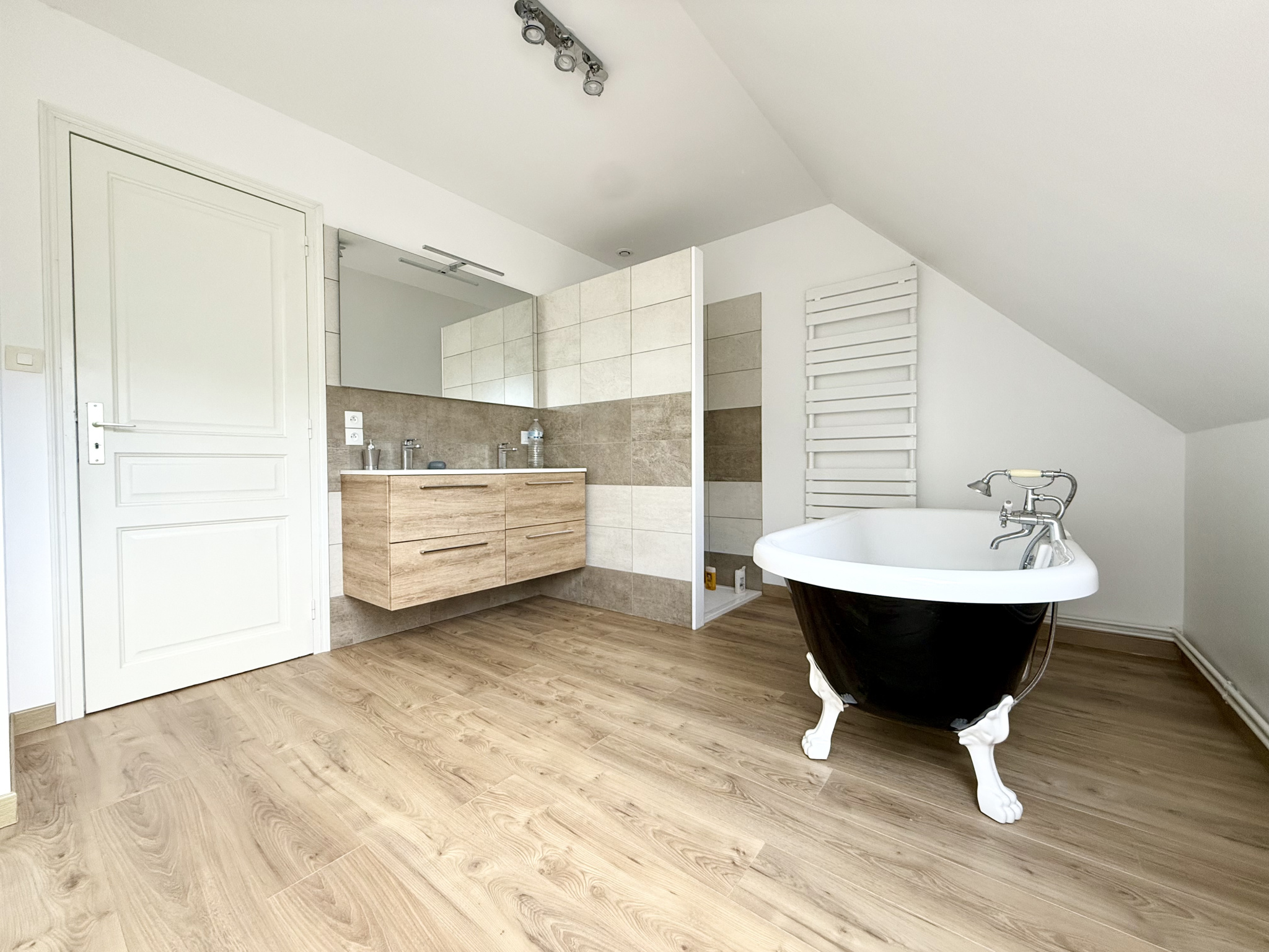 Immo80 – L'immobilier à Amiens et dans la Somme-BUIGNY SAINT MACLOU – PAVILLON INDIVIDUEL – 6 CHAMBRES – JARDIN – GARAGE