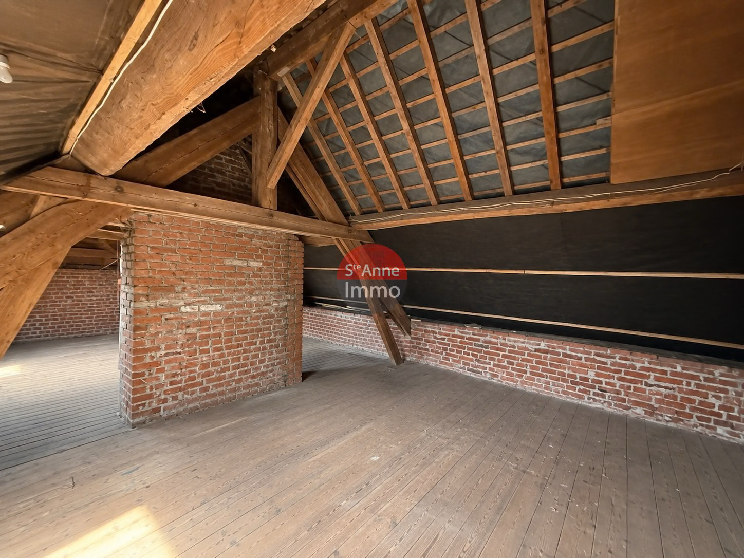 Immo80 – L'immobilier à Amiens et dans la Somme-PARVILLERS-LE-QUESNOY – MAISON SEMI-MITOYENNE – 2 CHAMBRES – GRENIER – TRAVAUX – JARDIN
