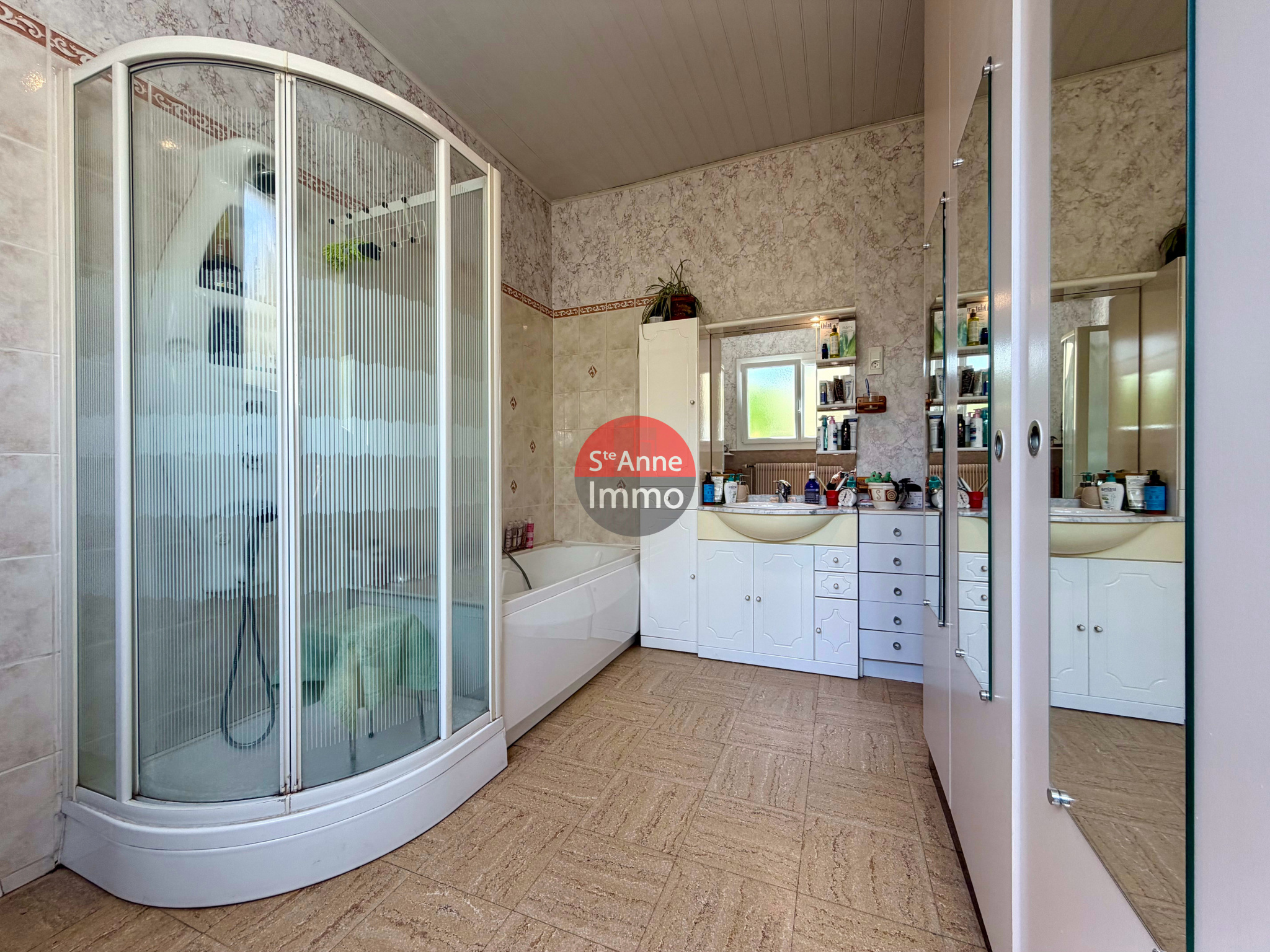 Immo80 – L'immobilier à Amiens et dans la Somme-ALBERT – MAISON MITOYENNE 175m2 – 5 CHAMBRES – JARDIN – DOUBLE GARAGE – DEPENDANCE