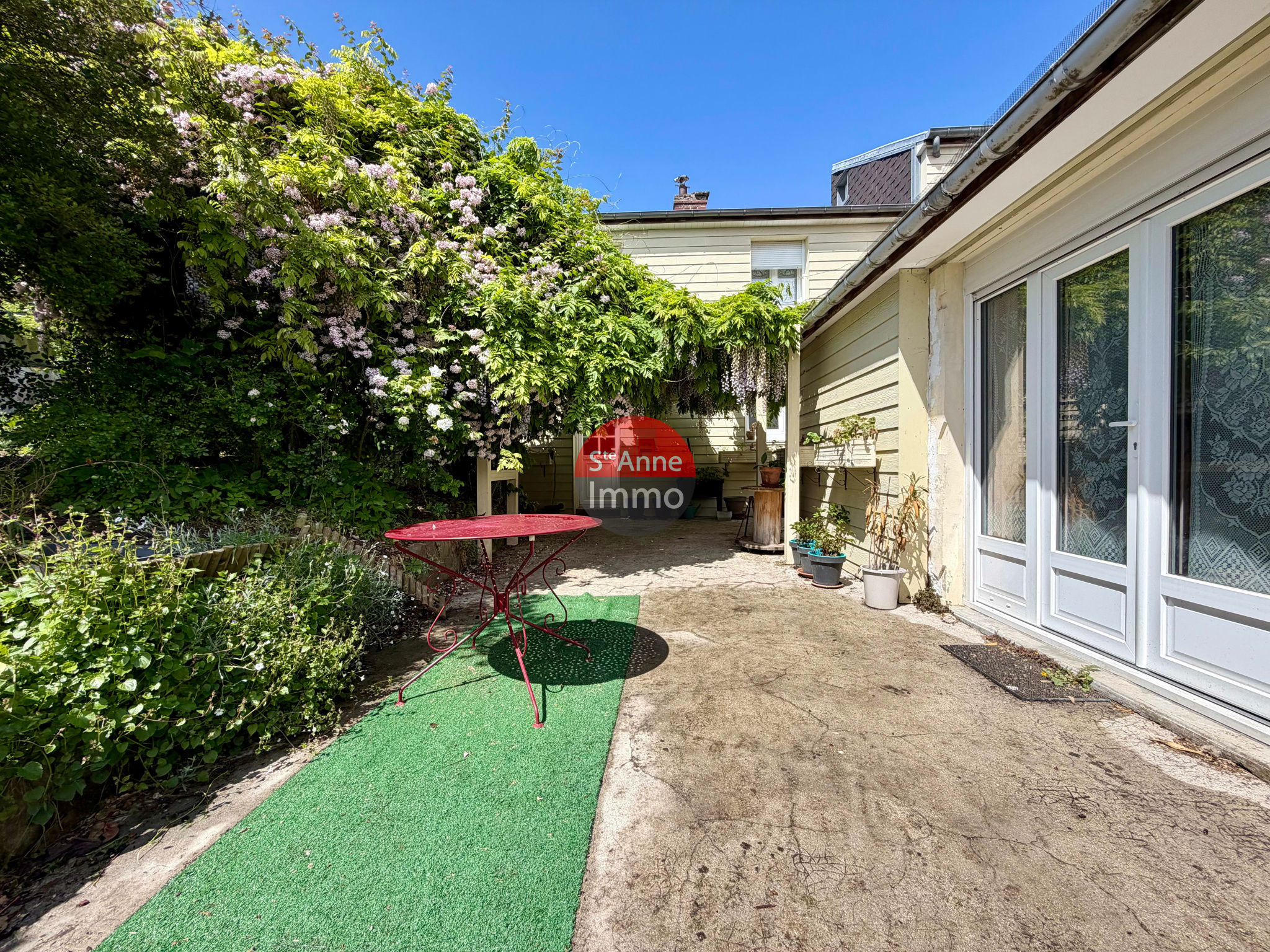 Immo80 – L'immobilier à Amiens et dans la Somme-ALBERT – MAISON MITOYENNE 175m2 – 5 CHAMBRES – JARDIN – DOUBLE GARAGE – DEPENDANCE