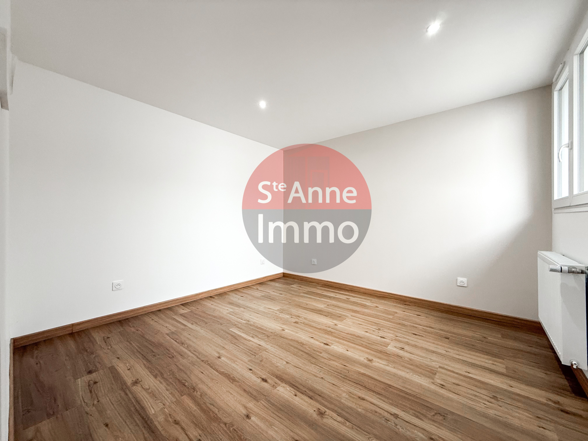 Immo80 – L'immobilier à Amiens et dans la Somme-HARBONNIERES – 105m2 – MAISON DE PLAIN PIED – 3 CHAMBRES – COMBLES AMENAGEABLES – COUR/JARDIN – GARAGE – DEPEN