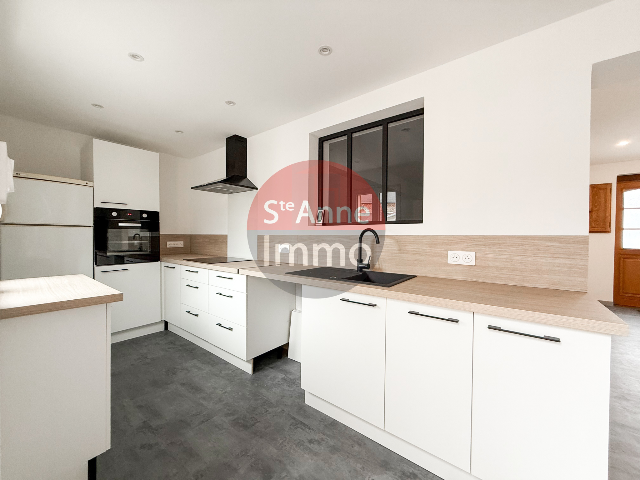 Immo80 – L'immobilier à Amiens et dans la Somme-HARBONNIERES – 105m2 – MAISON DE PLAIN PIED – 3 CHAMBRES – COMBLES AMENAGEABLES – COUR/JARDIN – GARAGE – DEPEN