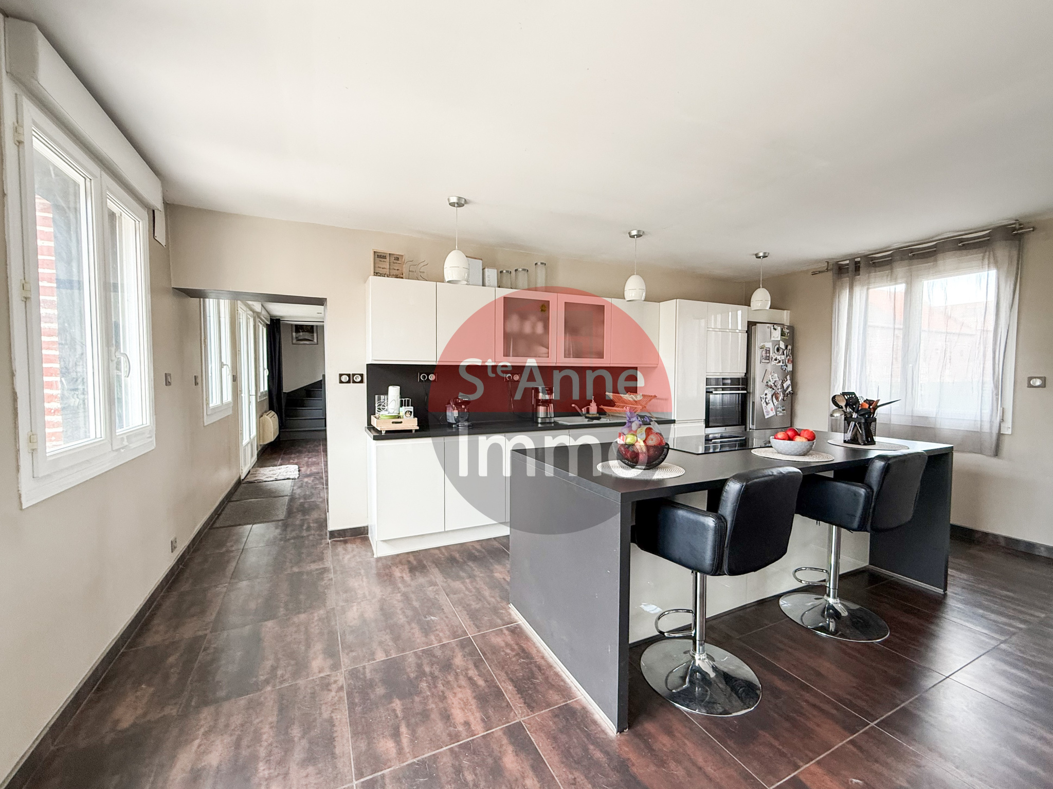 Immo80 – L'immobilier à Amiens et dans la Somme-AMY – MAISON SEMI-MITOYENNE – 192m2 –  4 CHAMBRES – AUTONOMIE DE PLAIN PIED – JARDIN – COUR – DEPENDANCES