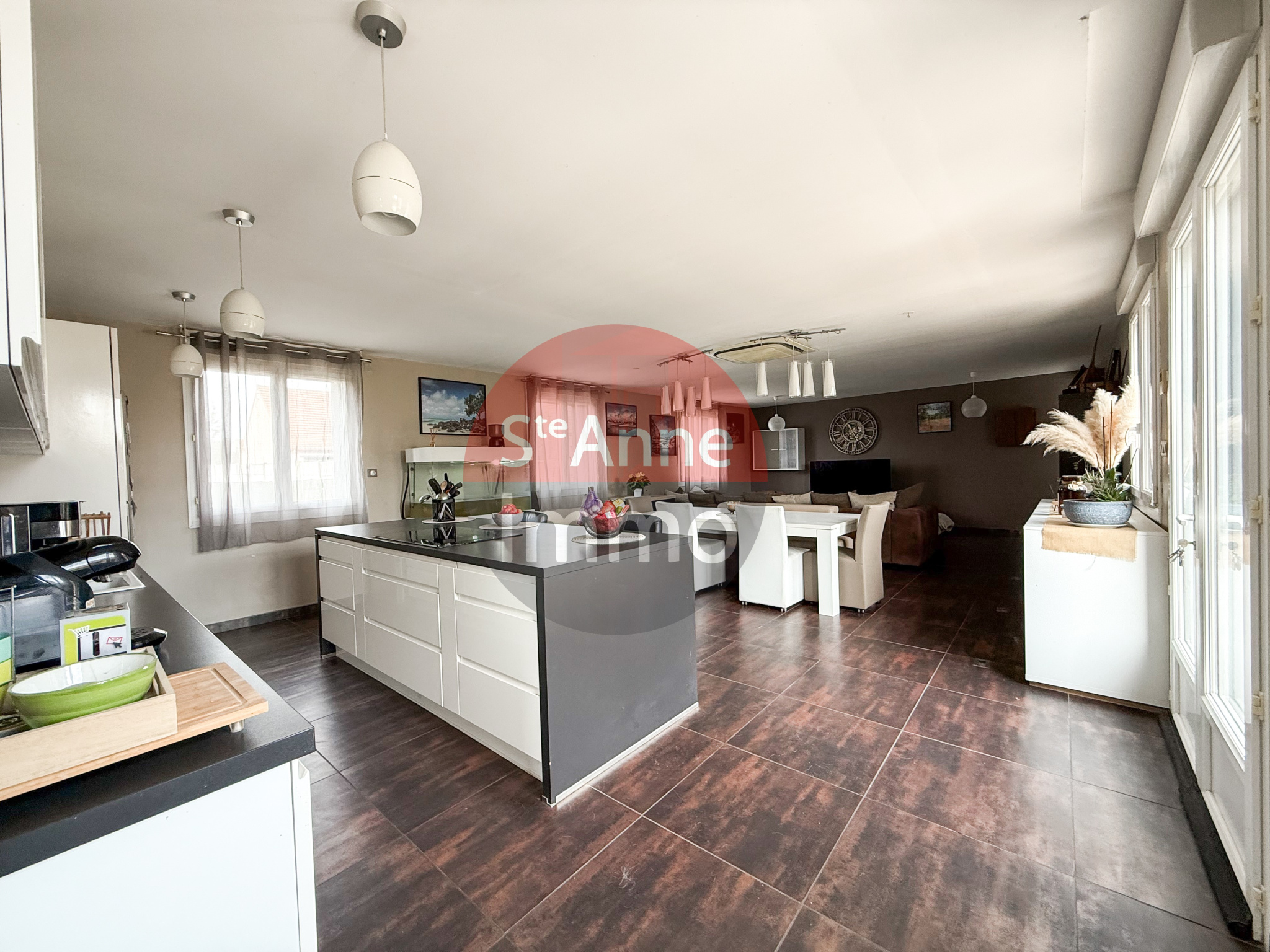 Immo80 – L'immobilier à Amiens et dans la Somme-AMY – MAISON SEMI-MITOYENNE – 192m2 –  4 CHAMBRES – AUTONOMIE DE PLAIN PIED – JARDIN – COUR – DEPENDANCES