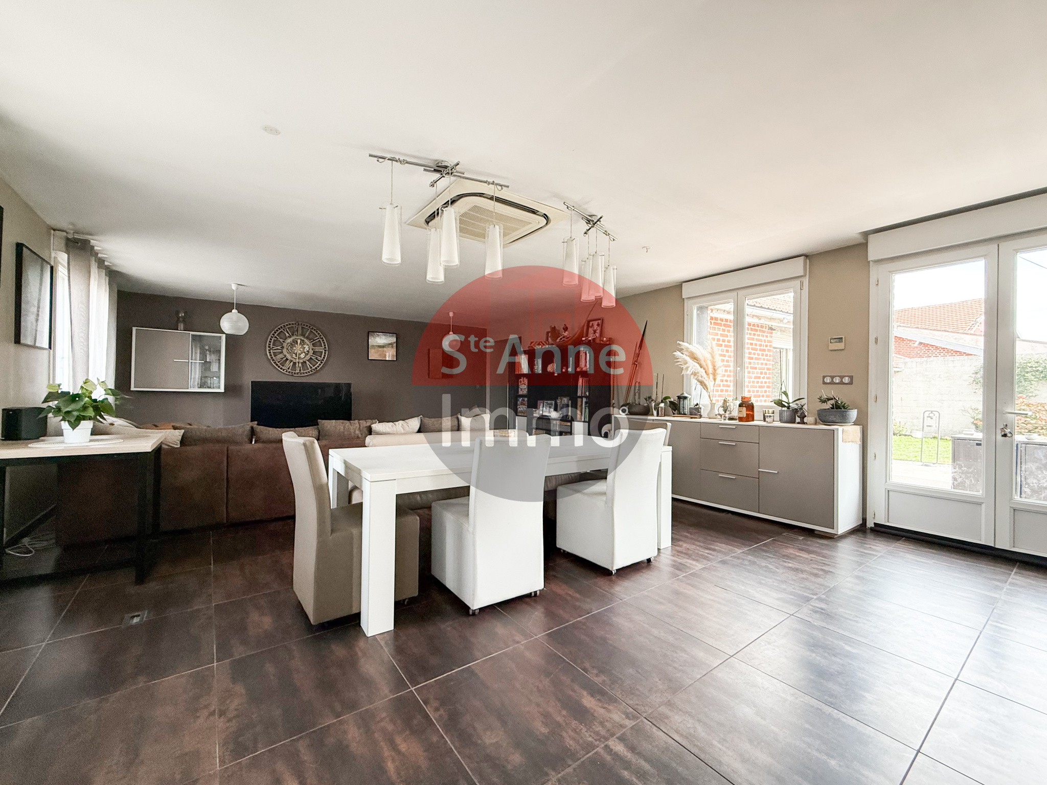 Immo80 – L'immobilier à Amiens et dans la Somme-AMY – MAISON SEMI-MITOYENNE – 192m2 –  4 CHAMBRES – AUTONOMIE DE PLAIN PIED – JARDIN – COUR – DEPENDANCES