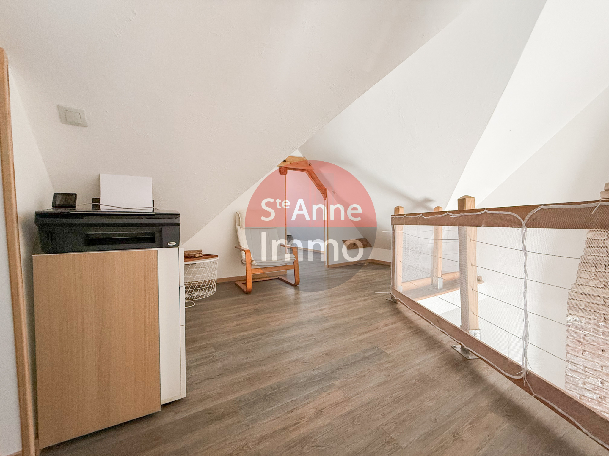 Immo80 – L'immobilier à Amiens et dans la Somme-MAUCOURT – MAISON INDIVIDUELLE – AUTONOMIE DE PLAIN PIED – 3 CHAMBRES – GARAGE – DEPENDANCE – CABANE – JARDIN