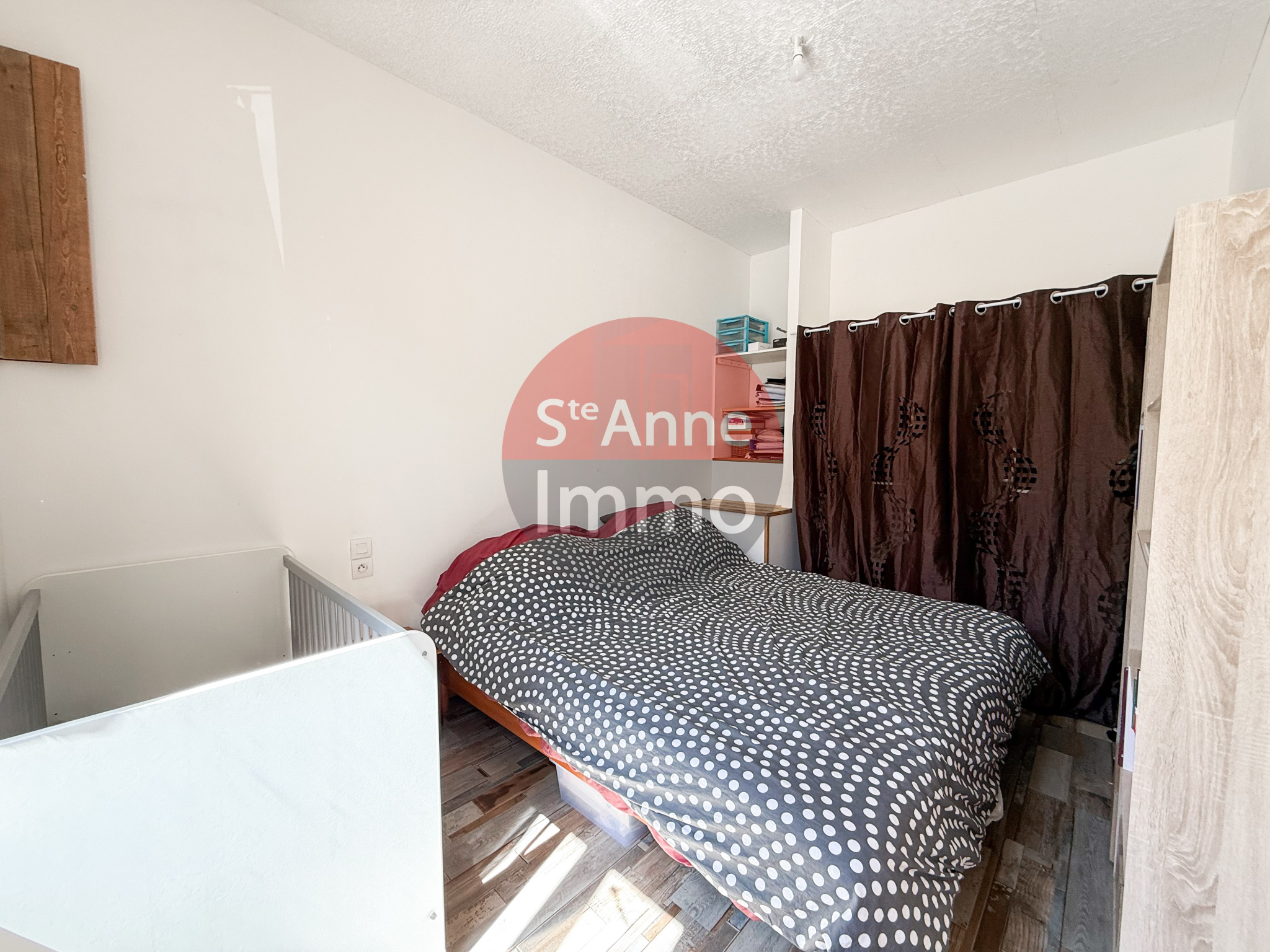 Immo80 – L'immobilier à Amiens et dans la Somme-MAUCOURT – MAISON INDIVIDUELLE – AUTONOMIE DE PLAIN PIED – 3 CHAMBRES – GARAGE – DEPENDANCE – CABANE – JARDIN