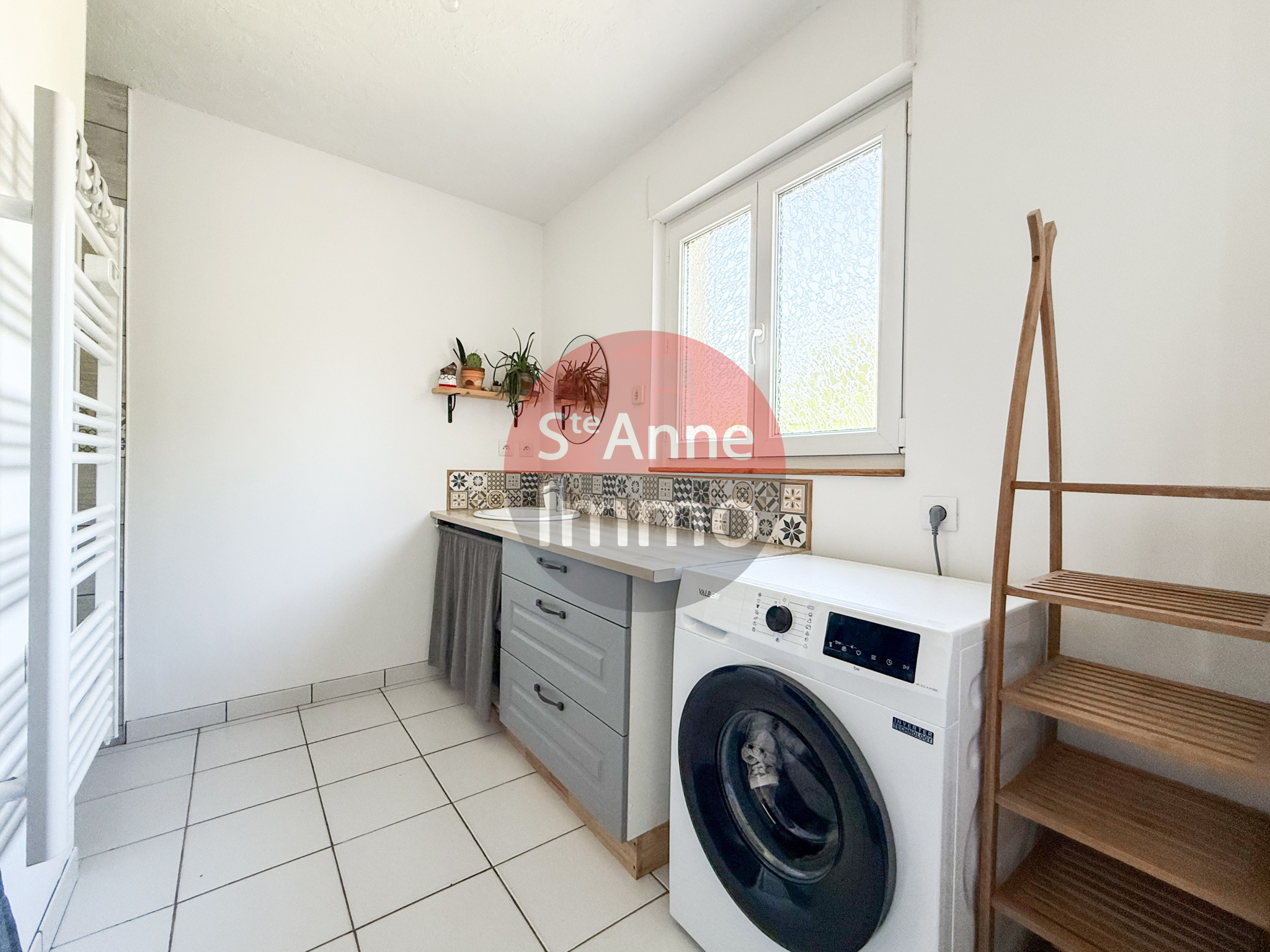 Immo80 – L'immobilier à Amiens et dans la Somme-MAUCOURT – MAISON INDIVIDUELLE – AUTONOMIE DE PLAIN PIED – 3 CHAMBRES – GARAGE – DEPENDANCE – CABANE – JARDIN
