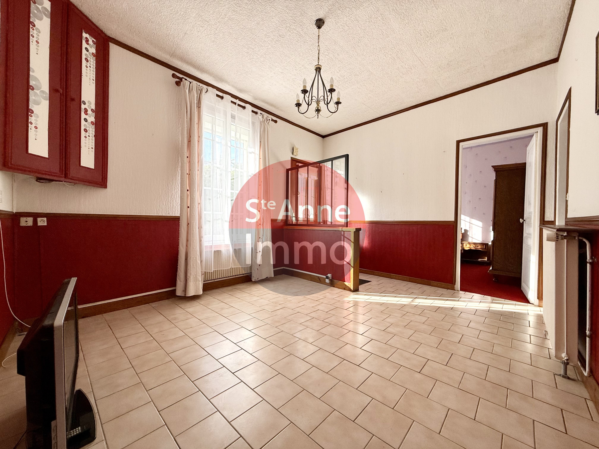 Immo80 – L'immobilier à Amiens et dans la Somme-ROYE – MAISON MITOYENNE – AUTONOMIE DE PLAIN PIED – 3 CHAMBRES – CAVE...