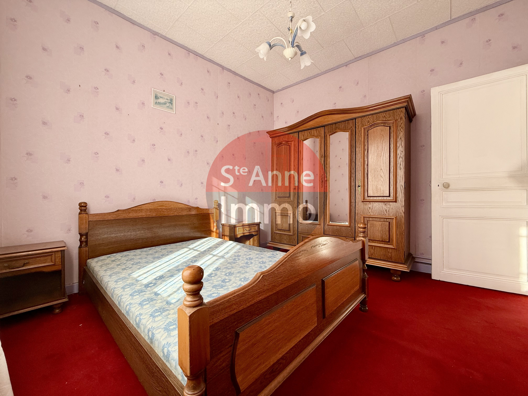 Immo80 – L'immobilier à Amiens et dans la Somme-ROYE – MAISON MITOYENNE – AUTONOMIE DE PLAIN PIED – 3 CHAMBRES – CAVE – TERRASSE – JARDIN – TRAVAUX