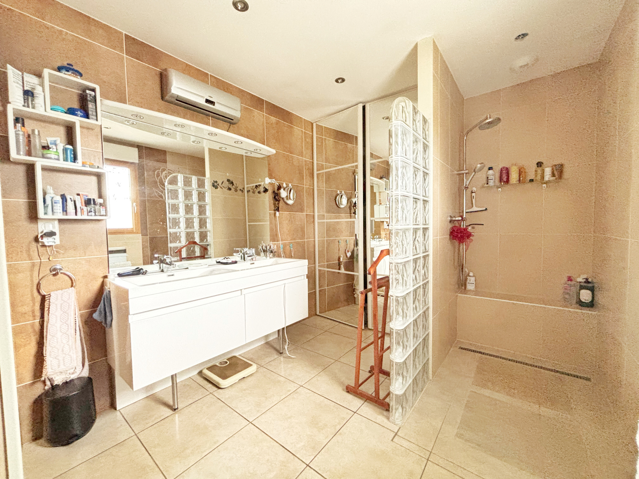 Immo80 – L'immobilier à Amiens et dans la Somme-PAVILLON INDIVIDUEL 200M2 – JARDIN – GARAGE – 2 STUDIOS – 10 MN AMIENS