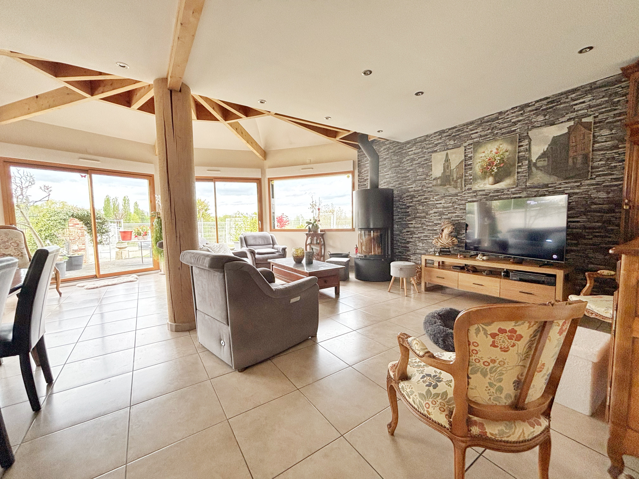 Immo80 – L'immobilier à Amiens et dans la Somme-PAVILLON INDIVIDUEL 200M2 – JARDIN – GARAGE – 2 STUDIOS – 10 MN AMIENS