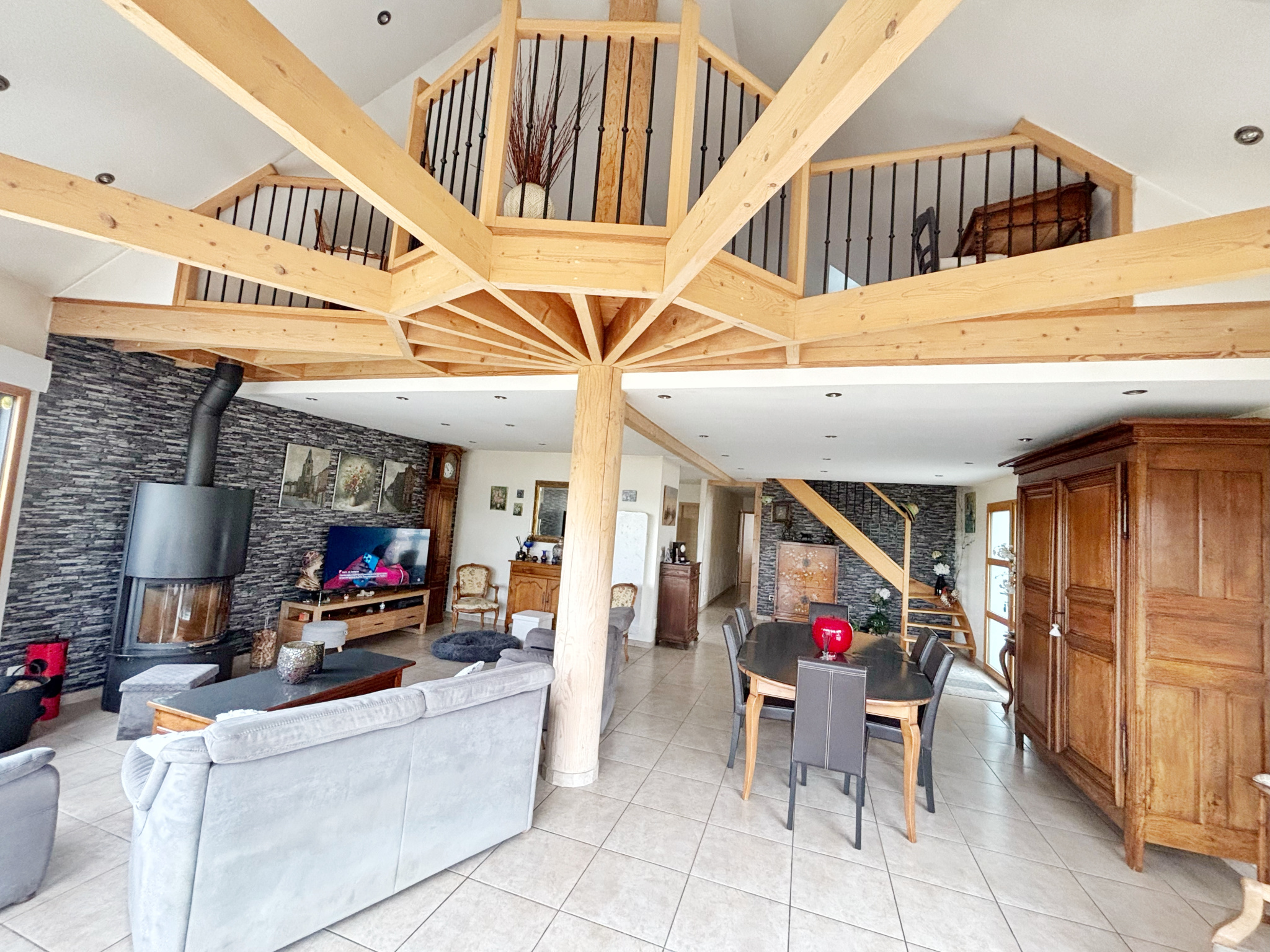 Immo80 – L'immobilier à Amiens et dans la Somme-PAVILLON INDIVIDUEL 200M2 – JARDIN – GARAGE – 2 STUDIOS – 10 MN AMIENS