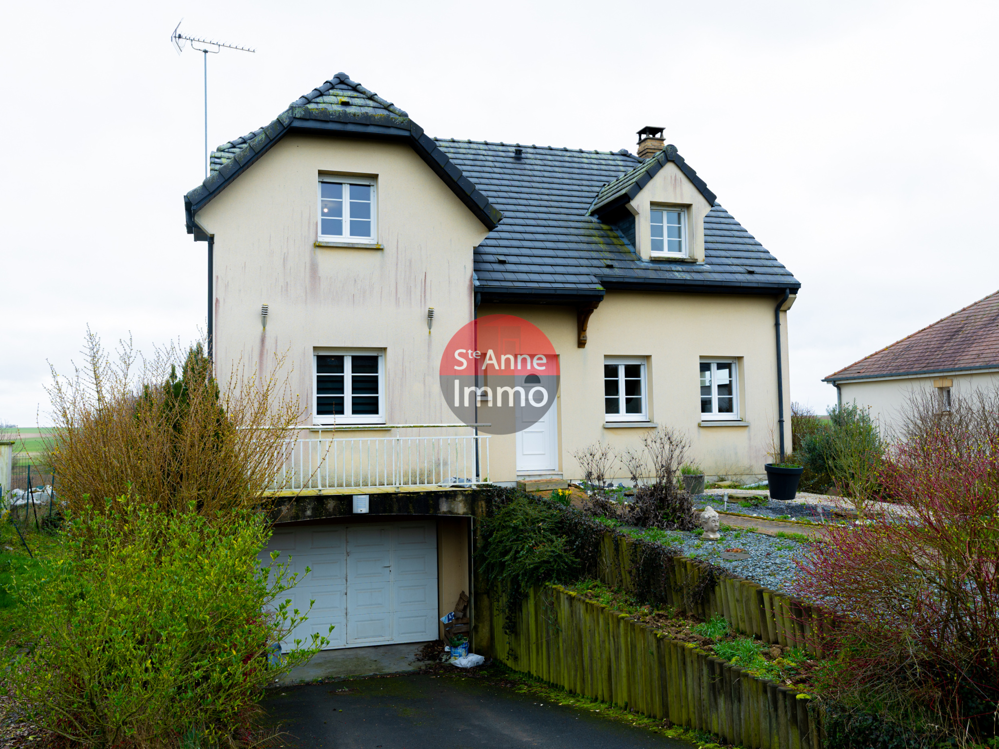 Immo80 – L'immobilier à Amiens et dans la Somme-MILLENCOURT – MAISON – 159 M2 – 4 CHAMBRES –  1 BUREAU – SOUS-SOL – GARAGE  – JARDIN