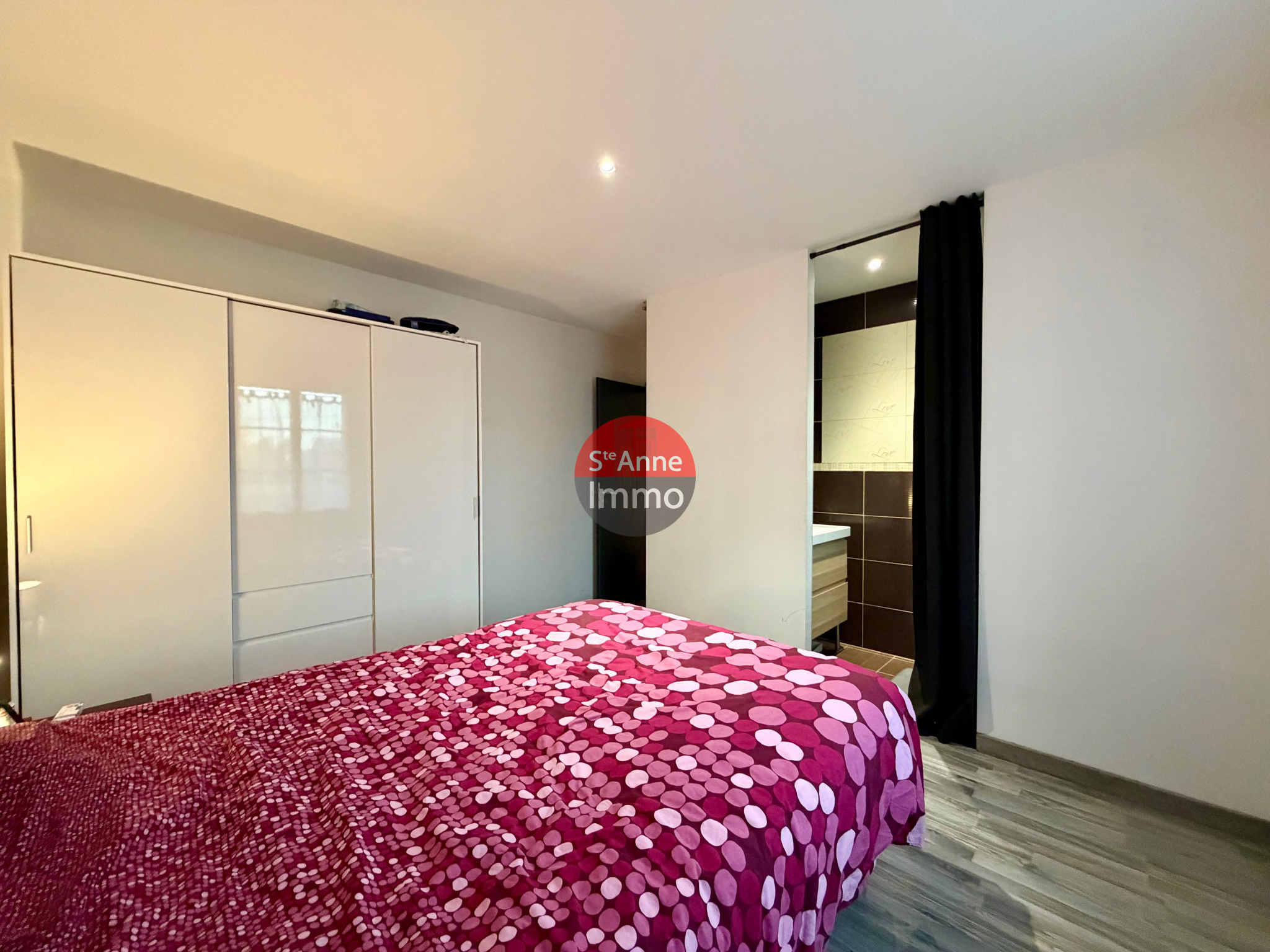 Immo80 – L'immobilier à Amiens et dans la Somme-WAVIGNIES – PAVILLON INDIVIDUEL 130 m2 – AUTONOMIE DE PLAIN-PIED – 5 CHAMBRES – JARDIN – GARAGE – TERRASSE