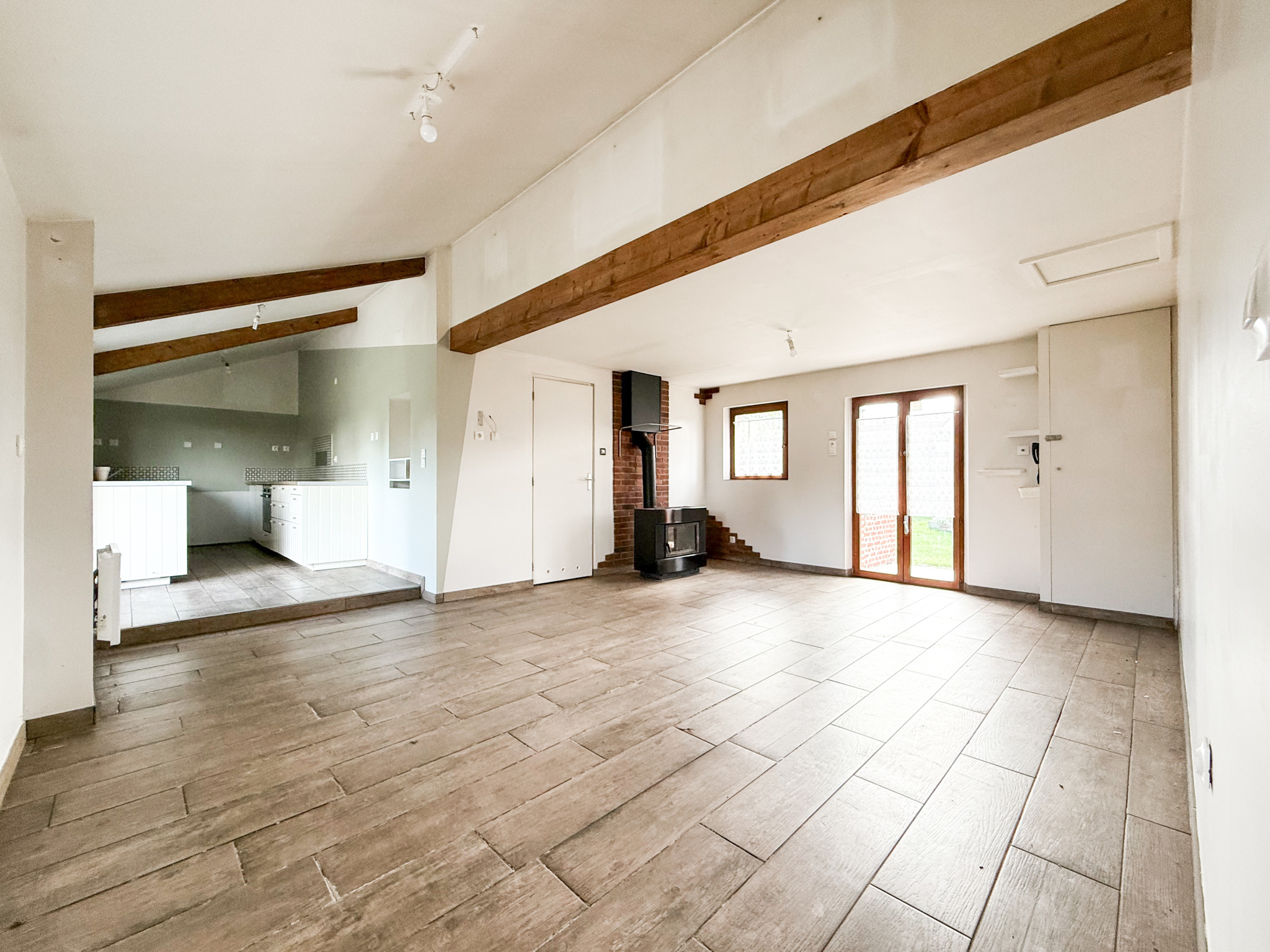 Immo80 – L'immobilier à Amiens et dans la Somme-LABOISSIERES-EN-SANTERRE – 91m2 – MAISON INDIVIDUELLE – PLAIN PIED – 3 CHAMBRES – DEPENDANCES – JARDIN – COUR