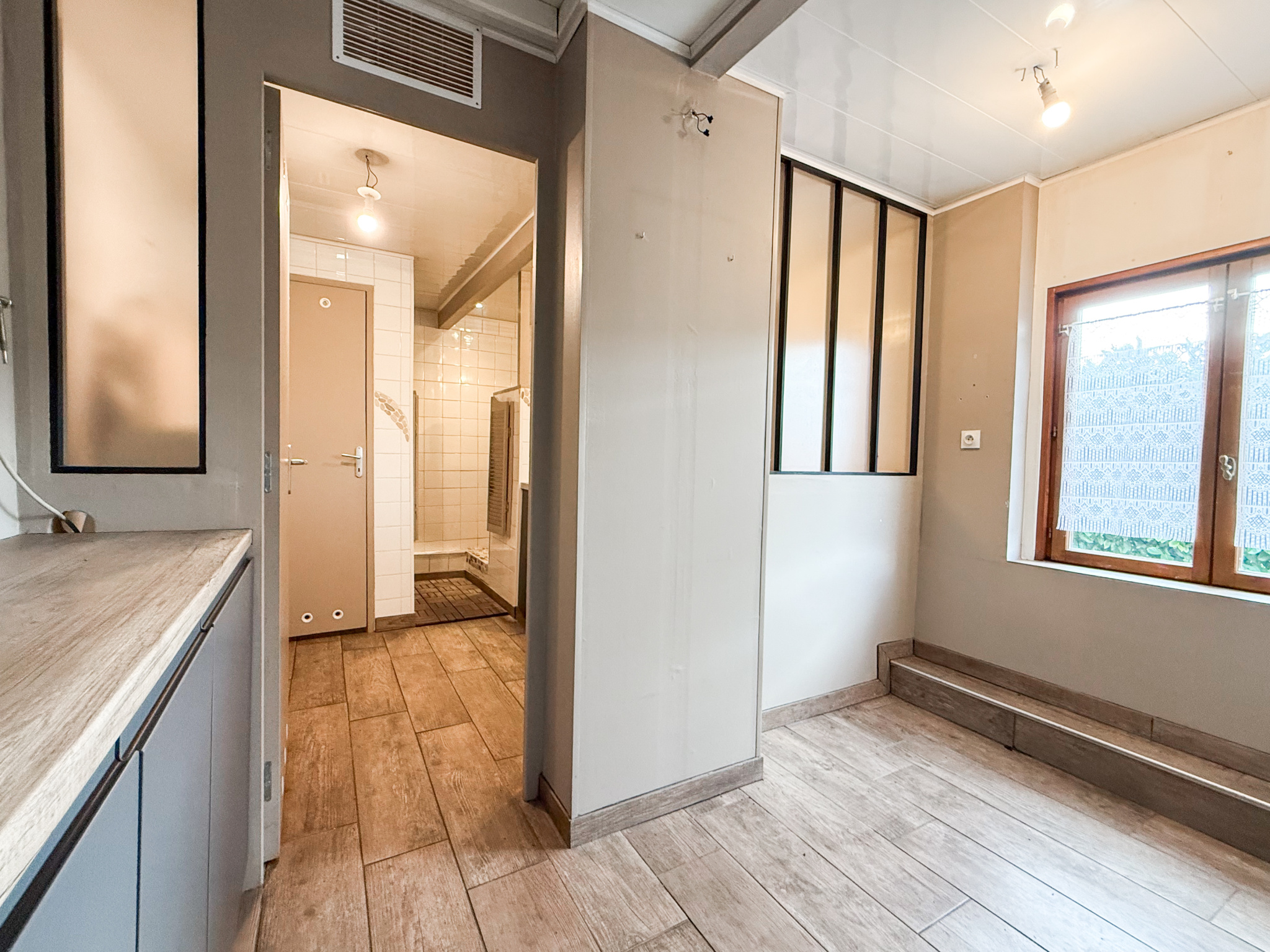 Immo80 – L'immobilier à Amiens et dans la Somme-LABOISSIERES-EN-SANTERRE – 91m2 – MAISON INDIVIDUELLE – PLAIN PIED – 3 CHAMBRES – DEPENDANCES – JARDIN – COUR