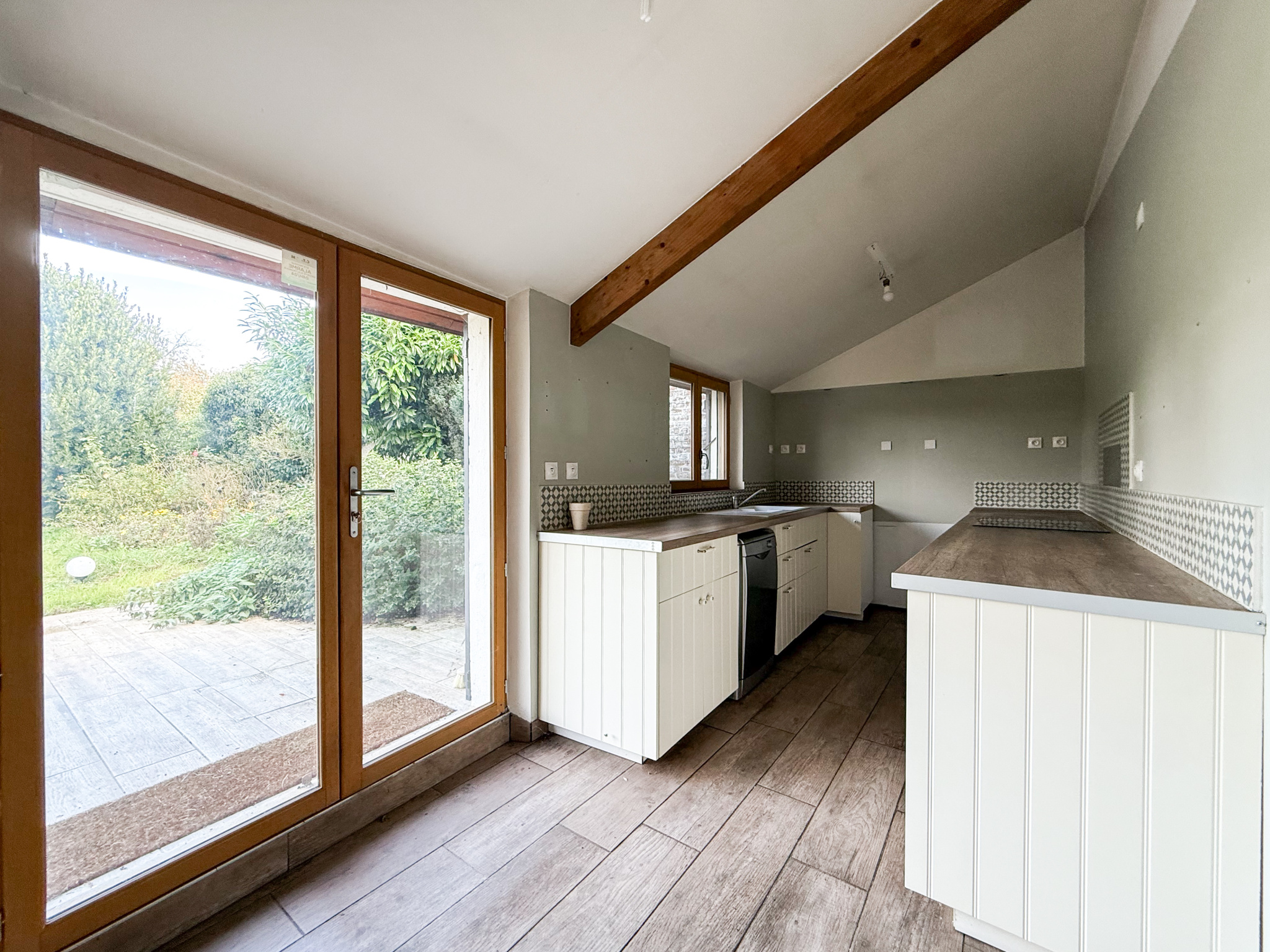 Immo80 – L'immobilier à Amiens et dans la Somme-LABOISSIERES-EN-SANTERRE – 91m2 – MAISON INDIVIDUELLE – PLAIN PIED – 3 CHAMBRES – DEPENDANCES – JARDIN – COUR