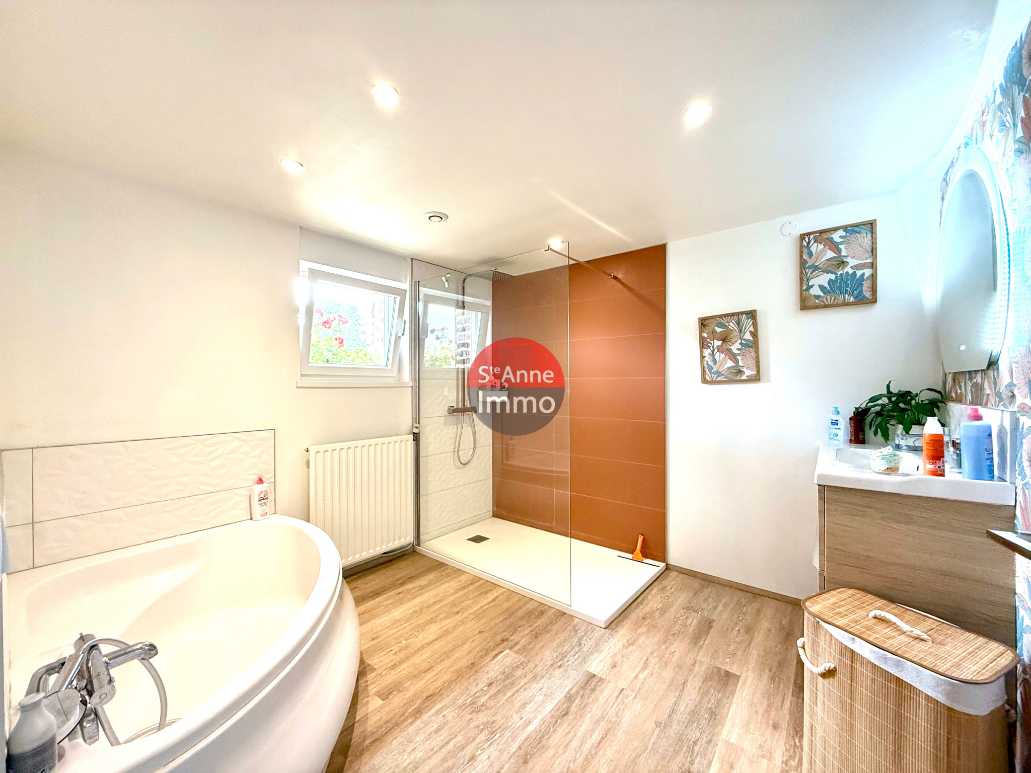 Immo80 – L'immobilier à Amiens et dans la Somme-CHILLY – MAISON INDIVIDUELLE – 163m2 – AUTONOMIE DE PLAIN PIED – 4 CHAMBRES – GARAGES – DEPENDANCES – JARDIN –