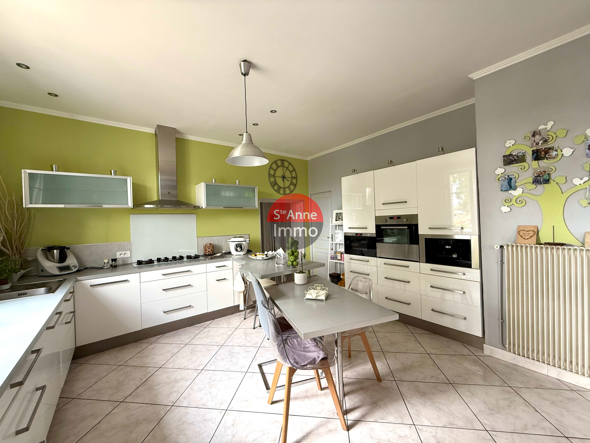 Immo80 – L'immobilier à Amiens et dans la Somme-CHILLY – MAISON INDIVIDUELLE – 163m2 – AUTONOMIE DE PLAIN PIED – 4 CHAMBRES – GARAGES – DEPENDANCES – JARDIN –