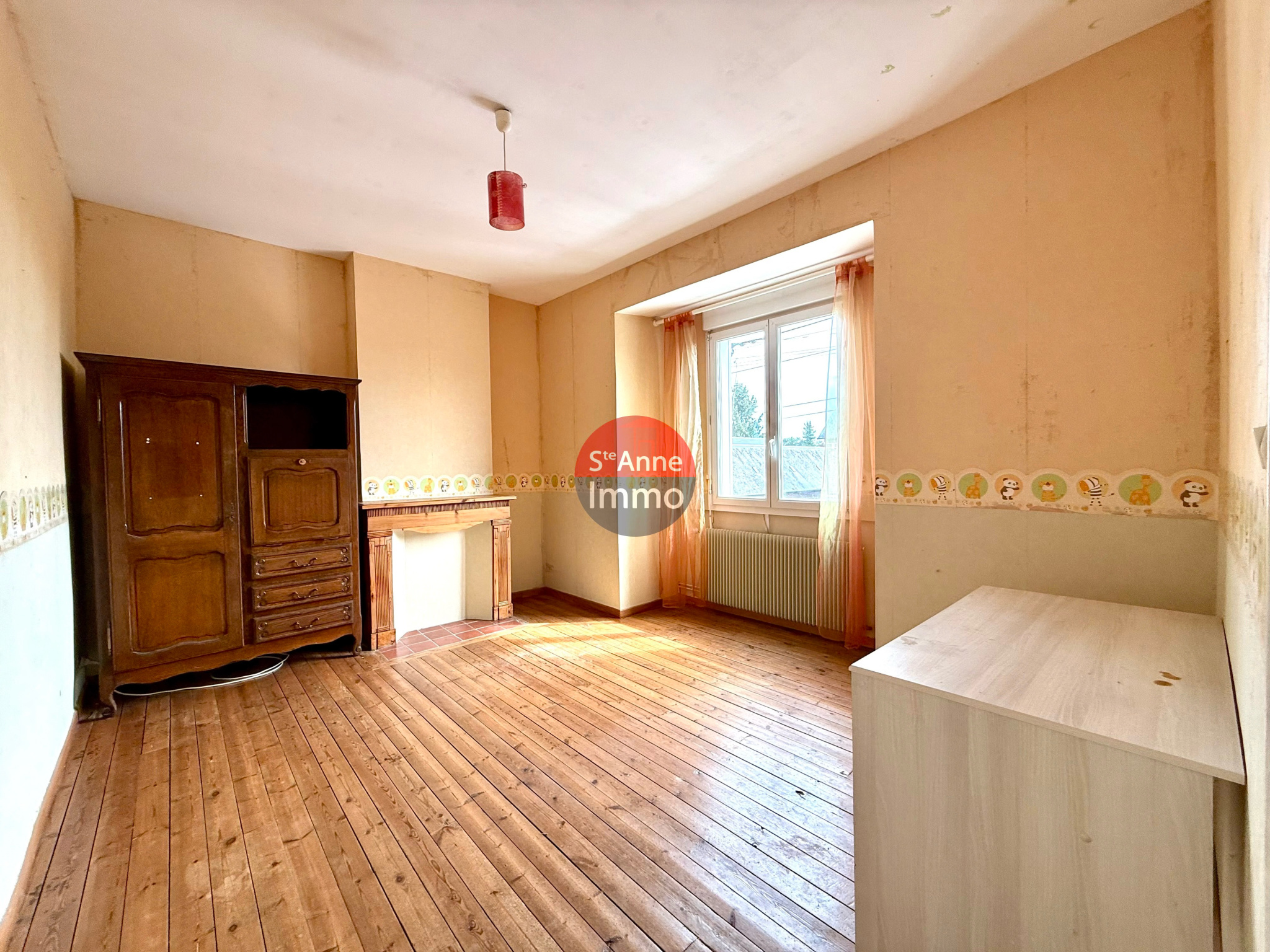 Immo80 – L'immobilier à Amiens et dans la Somme-CHAULNES – MAISON – 165m2 – 4 CHAMBRES – AUTONOMIE DE PLAIN PIED – GRENIER – CAVE – COUR – JARDIN