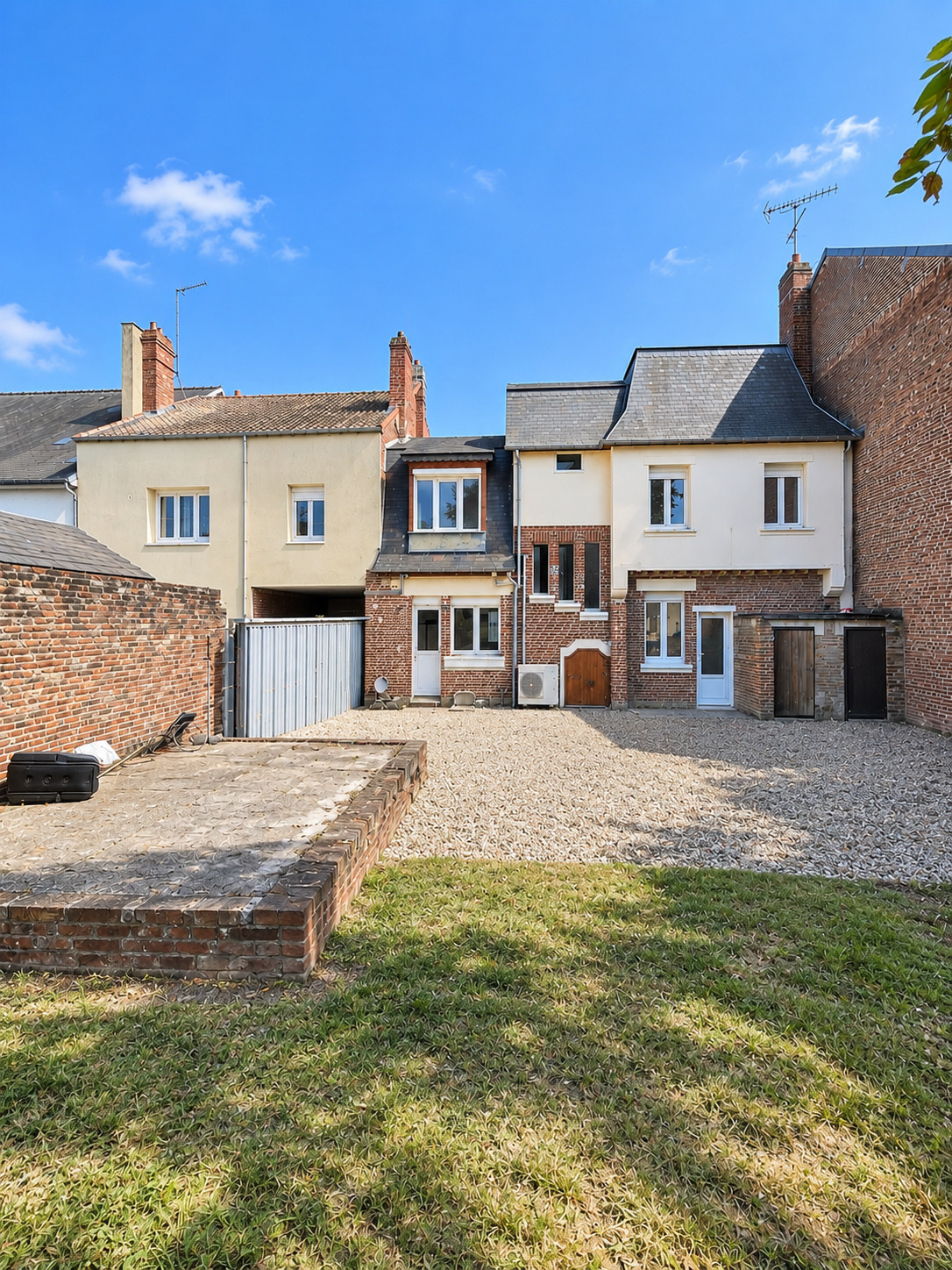 Immo80 – L'immobilier à Amiens et dans la Somme-CHAULNES – MAISON – 165m2 – 4 CHAMBRES – AUTONOMIE DE PLAIN PIED –...