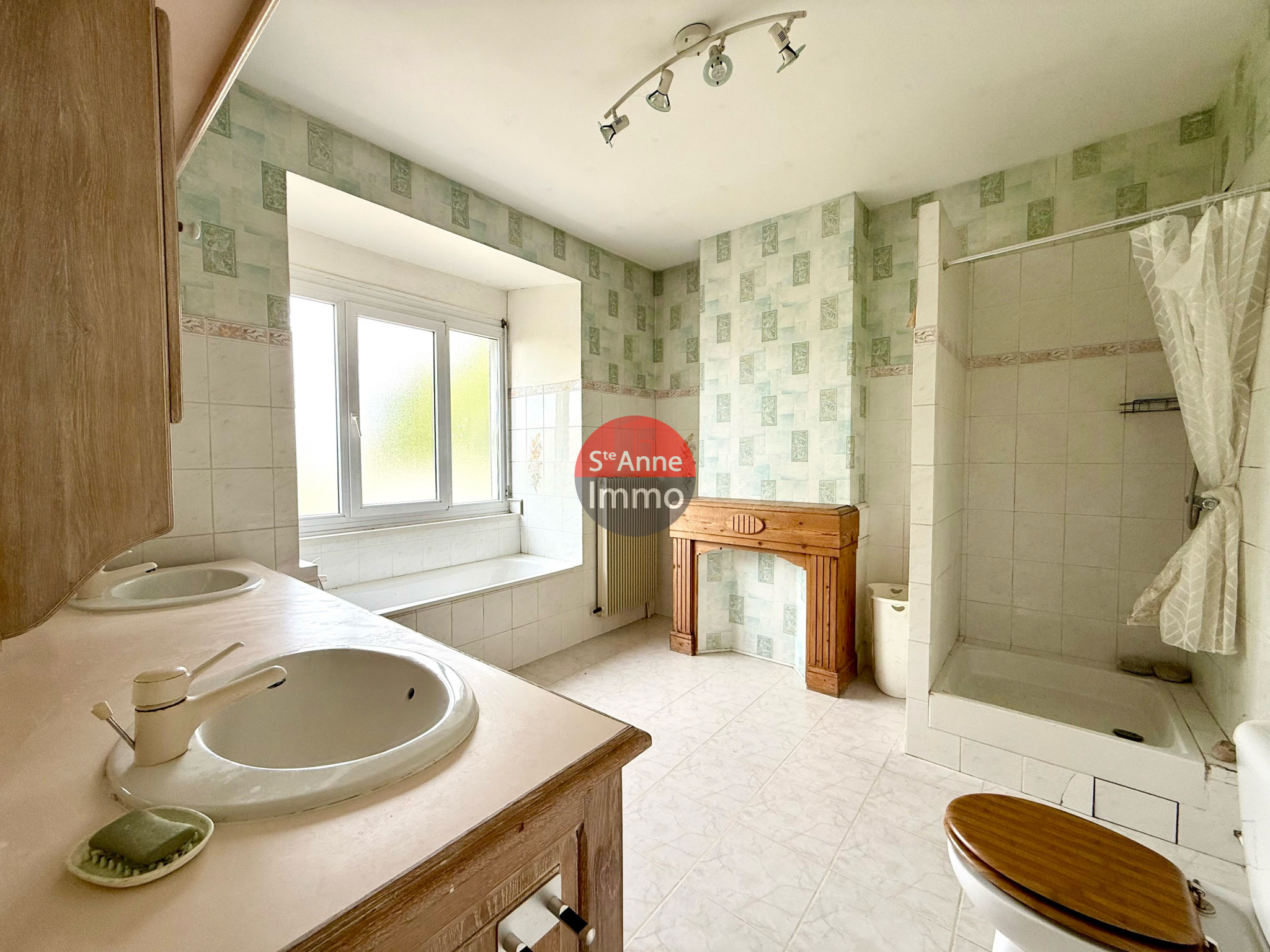 Immo80 – L'immobilier à Amiens et dans la Somme-CHAULNES – MAISON – 165m2 – 4 CHAMBRES – AUTONOMIE DE PLAIN PIED – GRENIER – CAVE – COUR – JARDIN