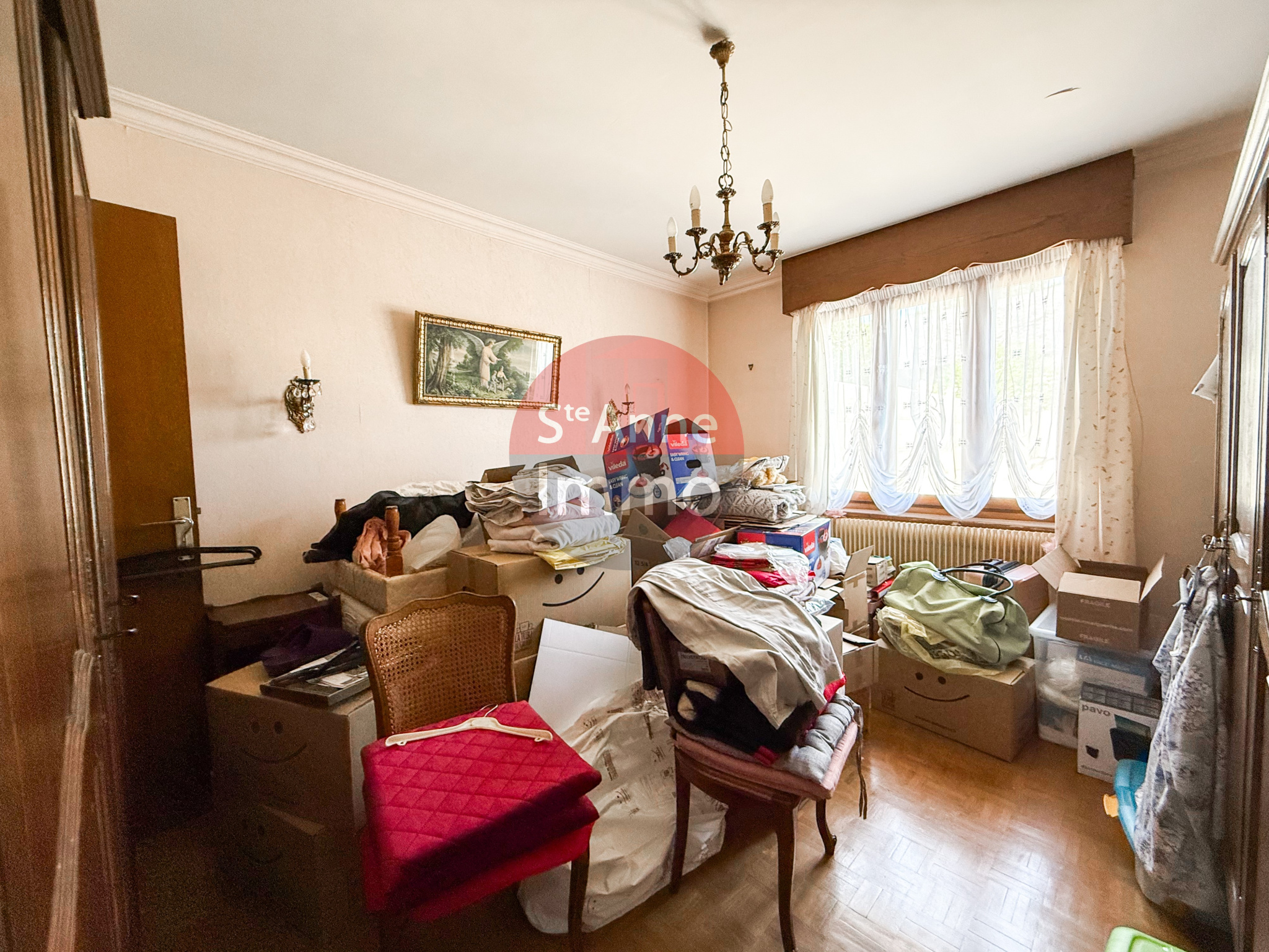 Immo80 – L'immobilier à Amiens et dans la Somme-ROYE – MAISON INDIVIDUELLE – 4 CHAMBRES – APPARTEMENT – SOUS SOL COMPLET – GARAGES – COUR – JARDIN