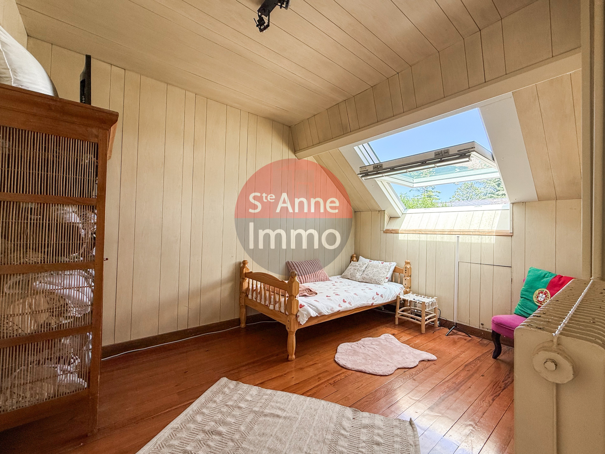Immo80 – L'immobilier à Amiens et dans la Somme-ROYE – MAISON INDIVIDUELLE – 4 CHAMBRES – APPARTEMENT – SOUS SOL COMPLET – GARAGES – COUR – JARDIN