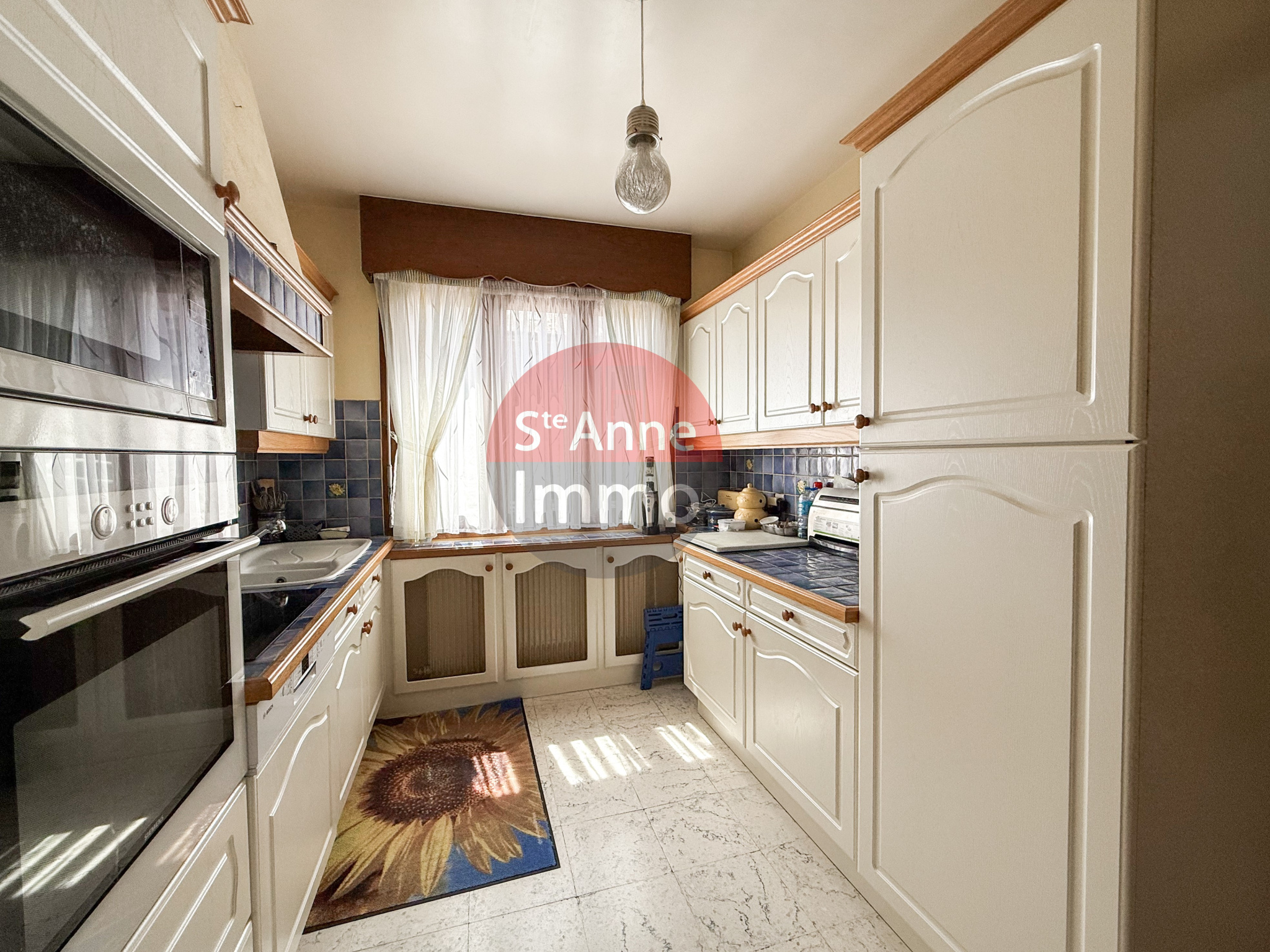 Immo80 – L'immobilier à Amiens et dans la Somme-ROYE – MAISON INDIVIDUELLE – 4 CHAMBRES – APPARTEMENT – SOUS SOL COMPLET – GARAGES – COUR – JARDIN