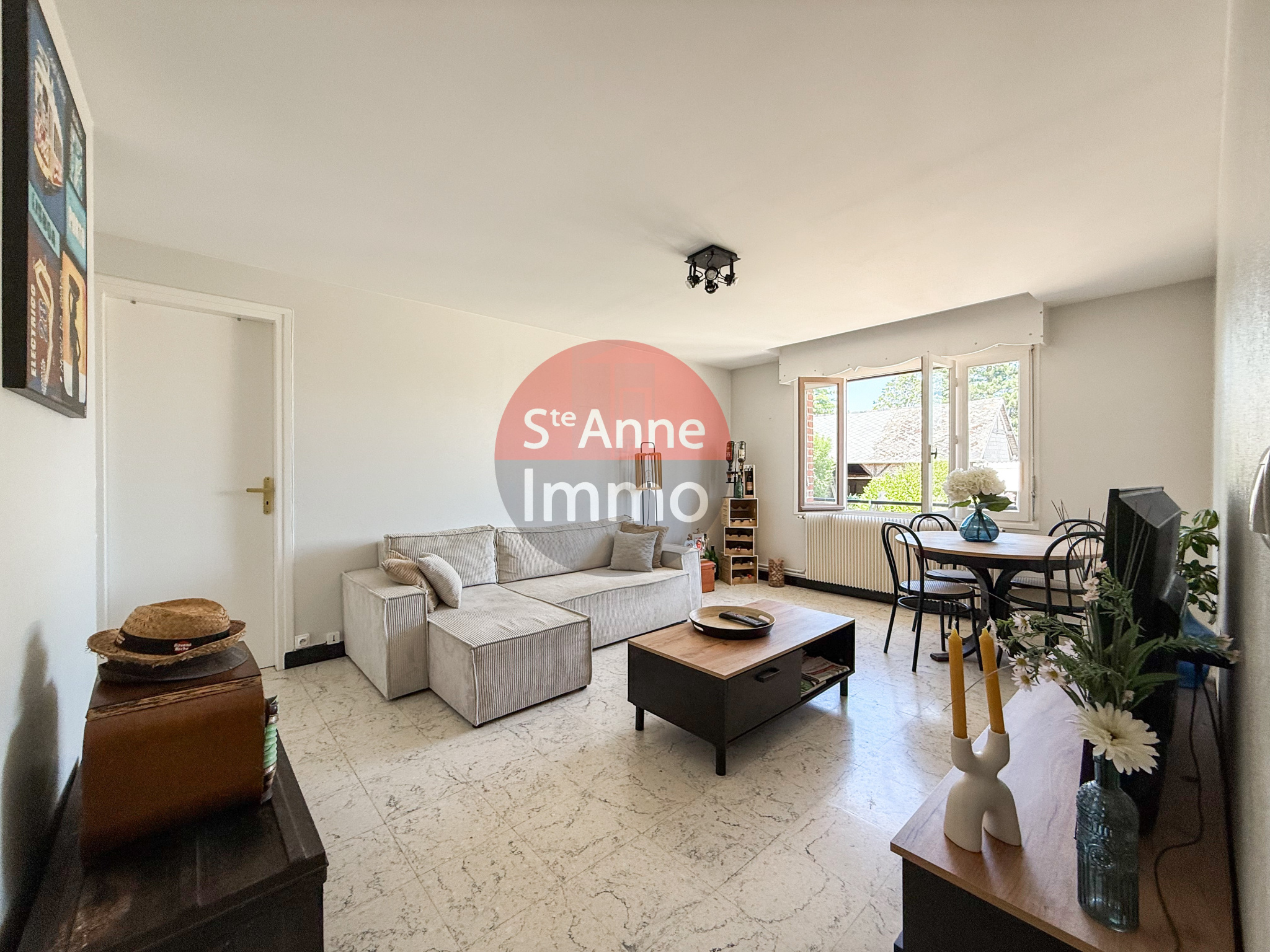 Immo80 – L'immobilier à Amiens et dans la Somme-ROYE – MAISON INDIVIDUELLE – 4 CHAMBRES – APPARTEMENT – SOUS SOL COMPLET – GARAGES – COUR – JARDIN