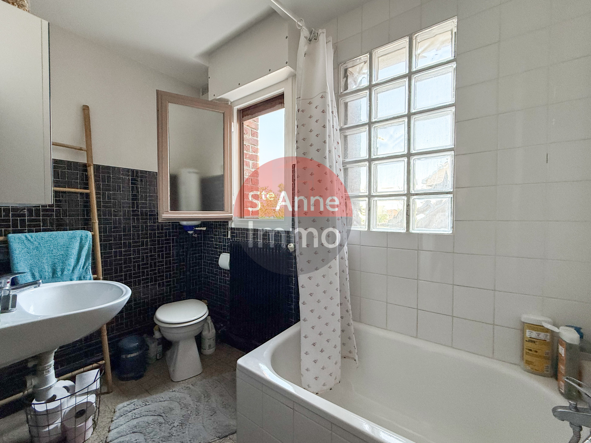 Immo80 – L'immobilier à Amiens et dans la Somme-ROYE – MAISON INDIVIDUELLE – 4 CHAMBRES – APPARTEMENT – SOUS SOL COMPLET – GARAGES – COUR – JARDIN