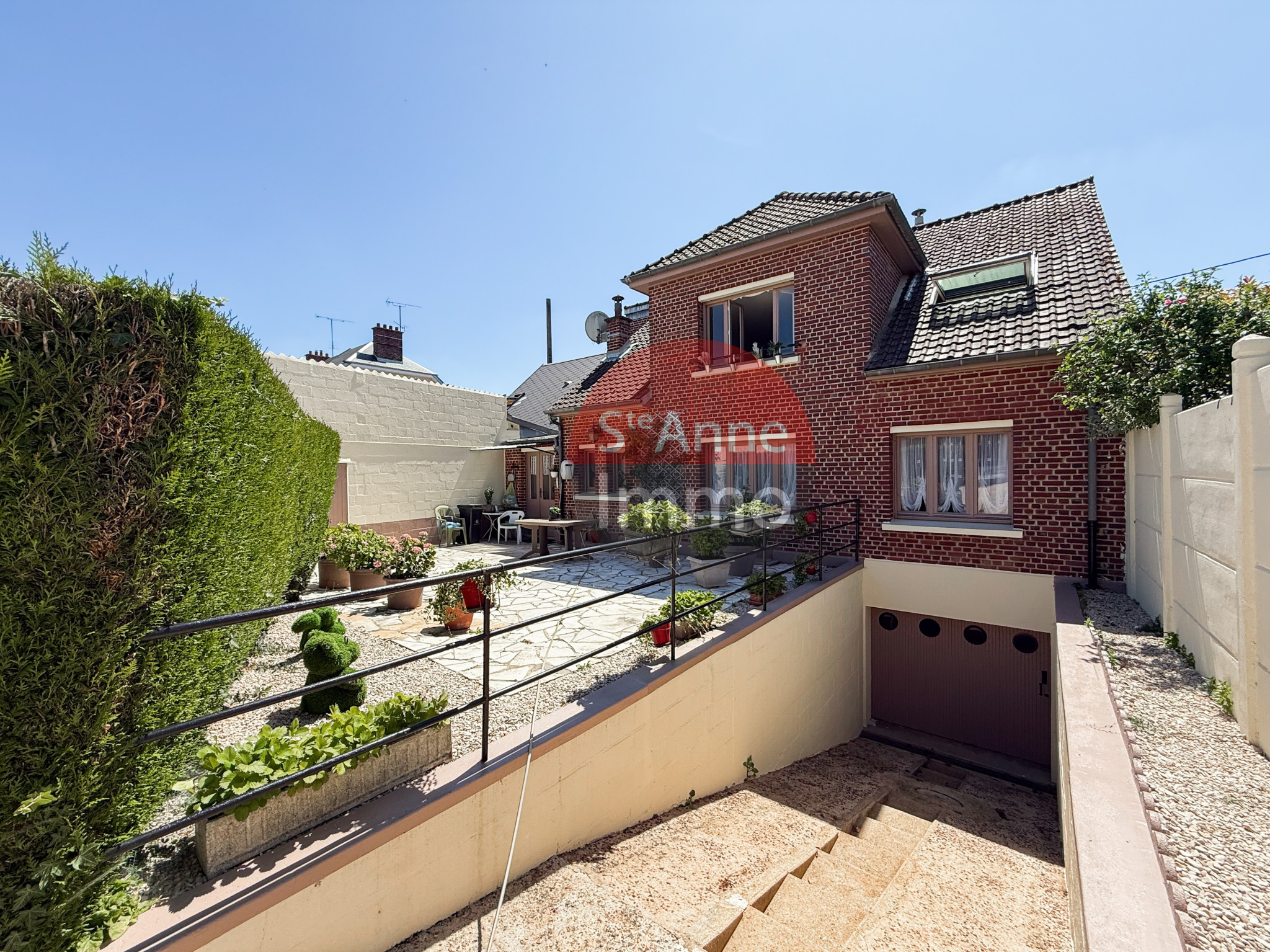 Immo80 – L'immobilier à Amiens et dans la Somme-ROYE – MAISON INDIVIDUELLE – 4 CHAMBRES – APPARTEMENT – SOUS SOL COMPLET...